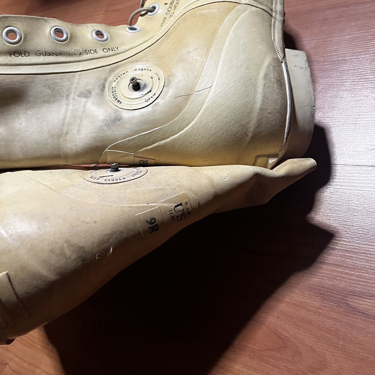 Other Vintage Bata Bunny Boots Size 9 Worn Thrashed White Size US 9 / EU 42 - 6 Thumbnail