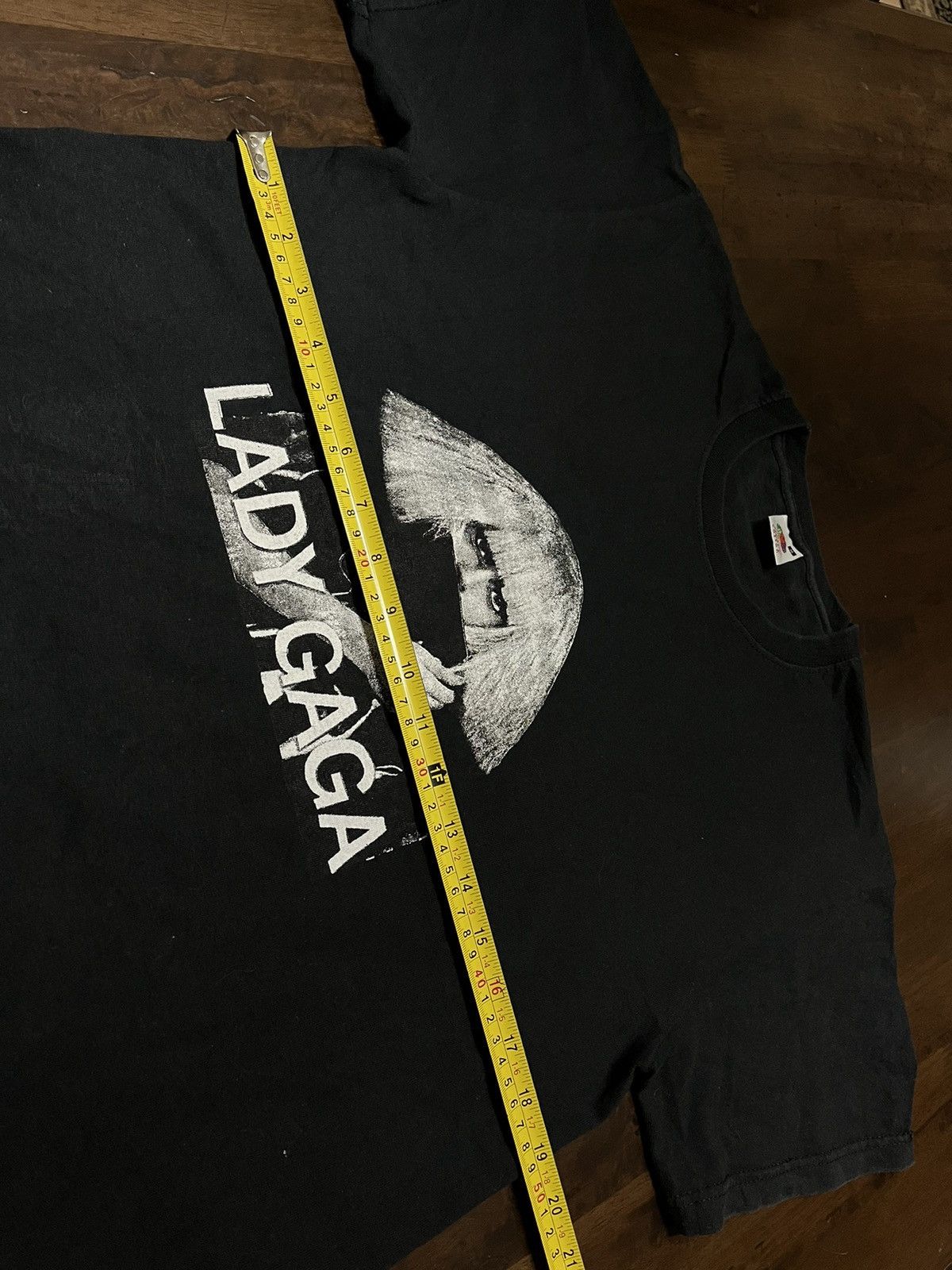 Band Tees × Fruit Of The Loom Y2K LADY GAGA TOUR 2010 TSHIRT Size US M / EU 48-50 / 2 - 4 Thumbnail