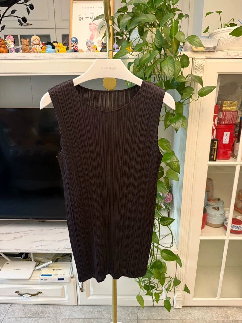 Issey Miyake issey miyake size:one size Dark brown vest 2506-Nextarrow Size XXS / US 00 / IT 34 - 1 Thumbnail