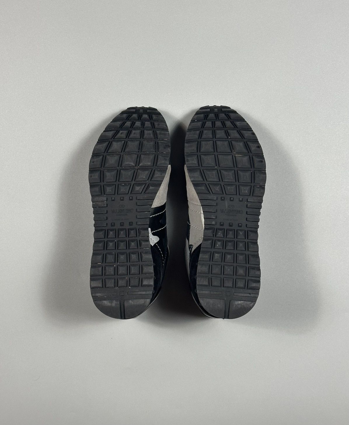 Valentino Valentino Rockrunner Camouflage Sneakers Grey/Black Size US 11 / EU 44 - 10 Thumbnail