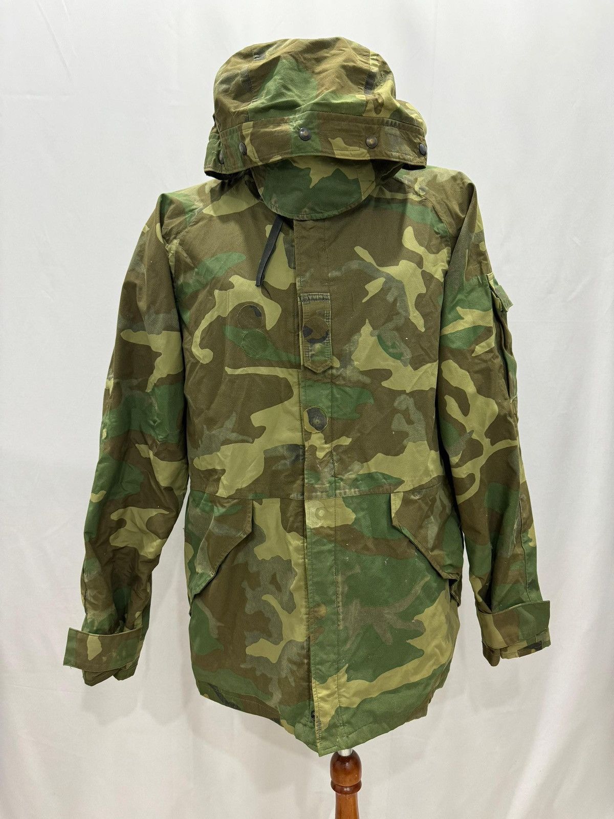 ALPHA 1990’S US.ARMY GORE-TEX CAMO PARKA ALPHA 1990'S US.ARMY GORE-TEX CAMO PARKA Vintage 90s Army Camo