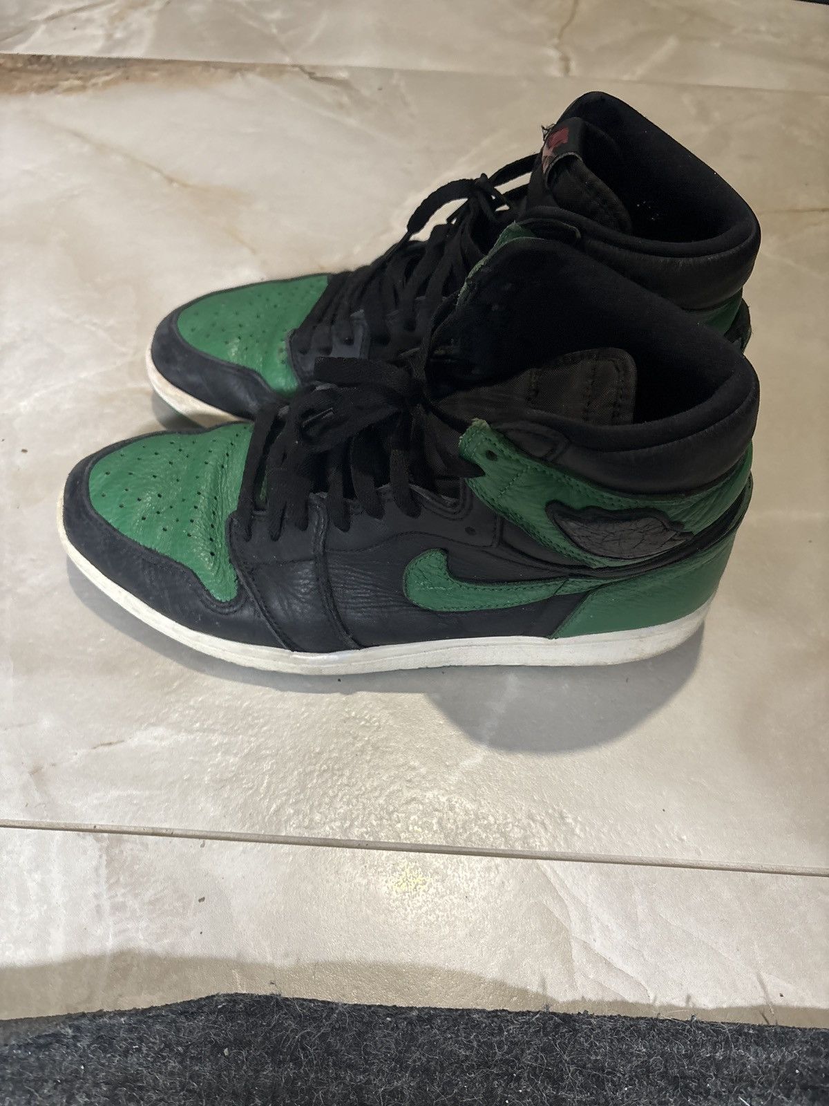 Jordan Brand Jordan 1 Retro High Pine Green Size US 9 / EU 42 - 2 Thumbnail
