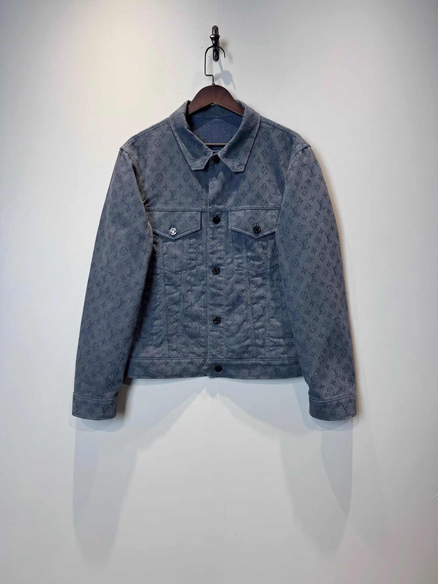 Louis Vuitton Louis Vuitton All-Over Logo Denim Long Sleeve Jacket K36 Size US M / EU 48-50 / 2 - 1 Thumbnail