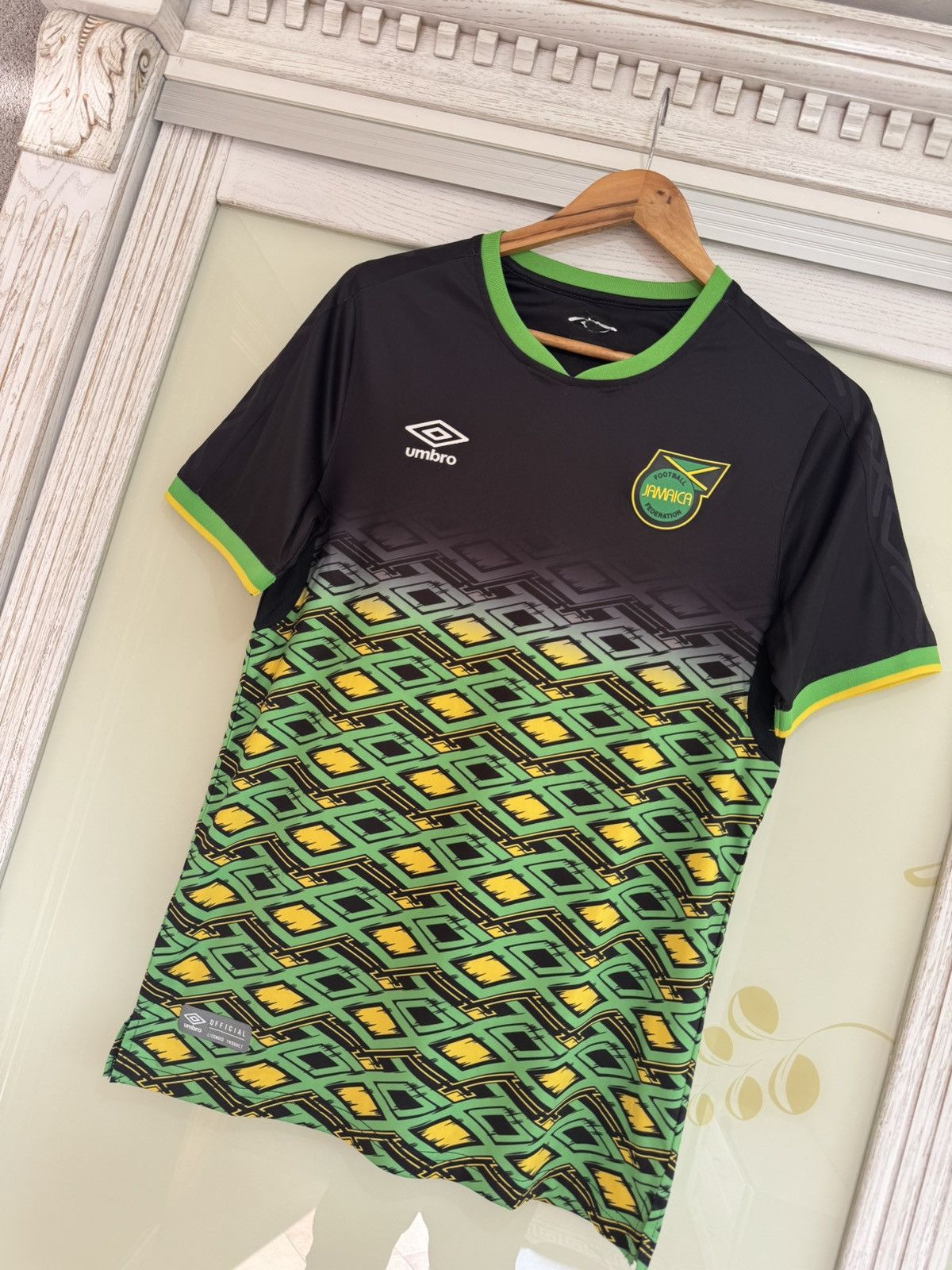 Umbro Jamaica 2018-2020 Away Soccer Jersey Football Kit Shirt Size US S / EU 44-46 / 1 - 3 Thumbnail