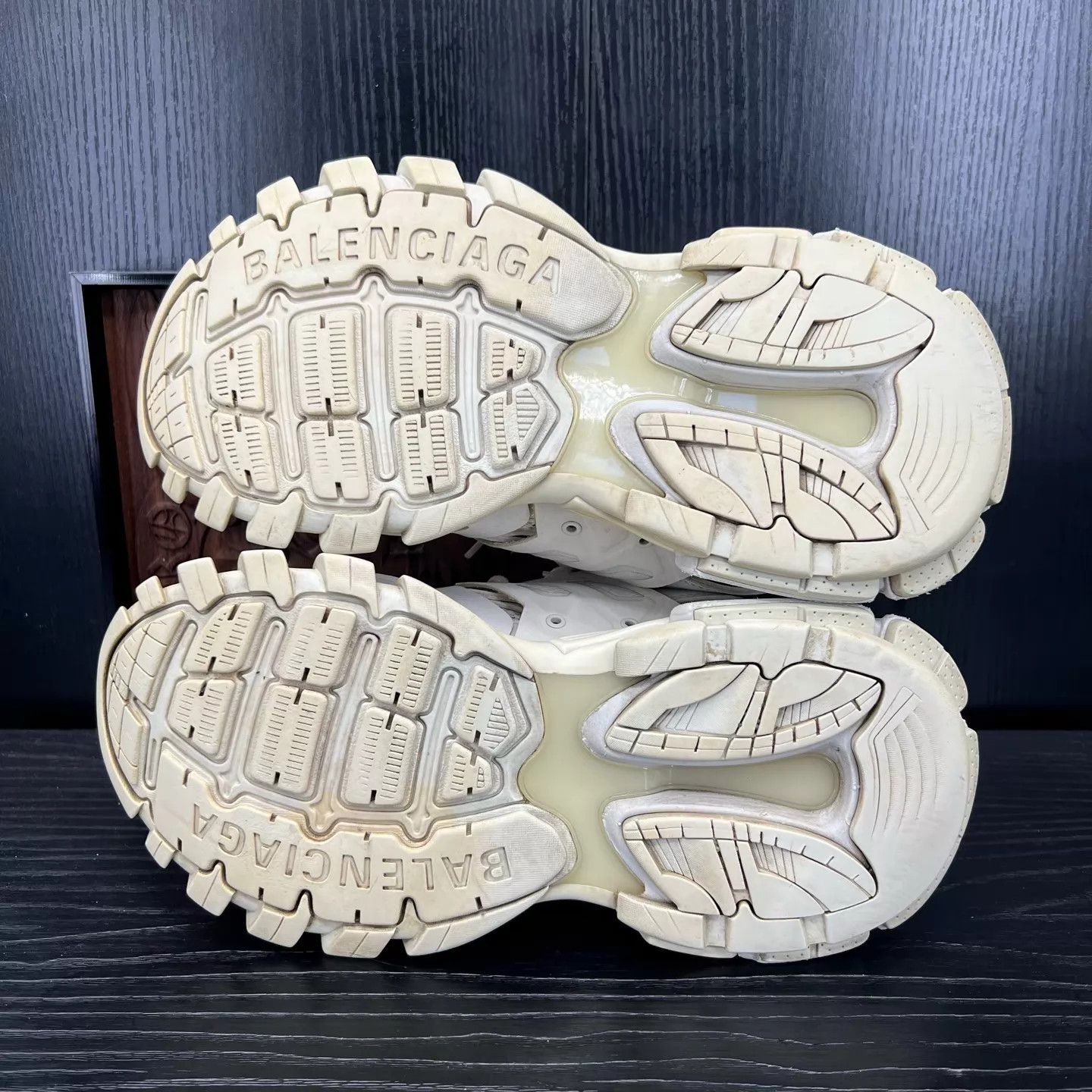 Balenciaga Balenciaga Track White 40 Good Condition Size US 7 / EU 40 - 4 Thumbnail