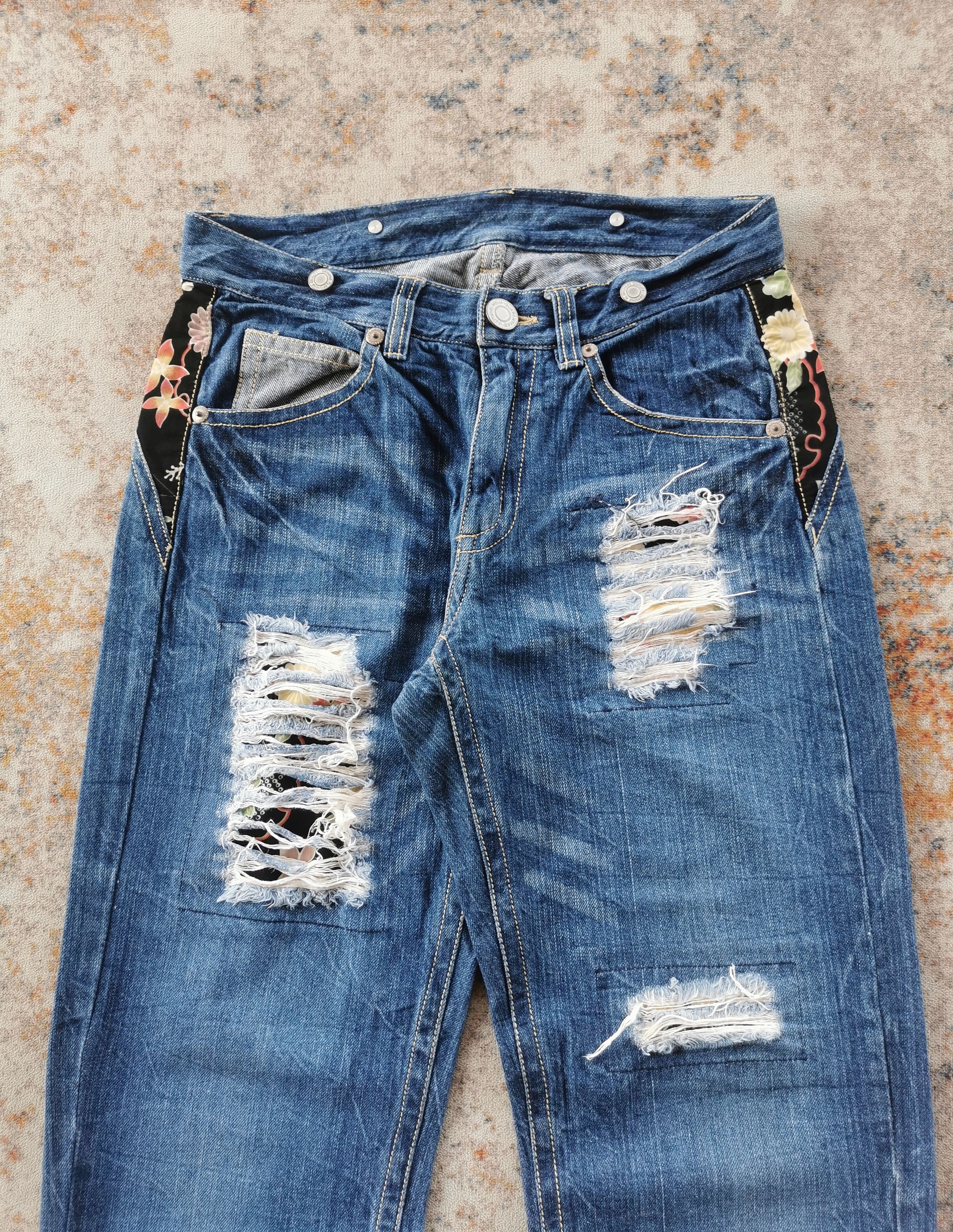 Japanese Brand Distressed Denim Jeans Floral Pattern Waistband Size US 30 / EU 46 - 4 Thumbnail