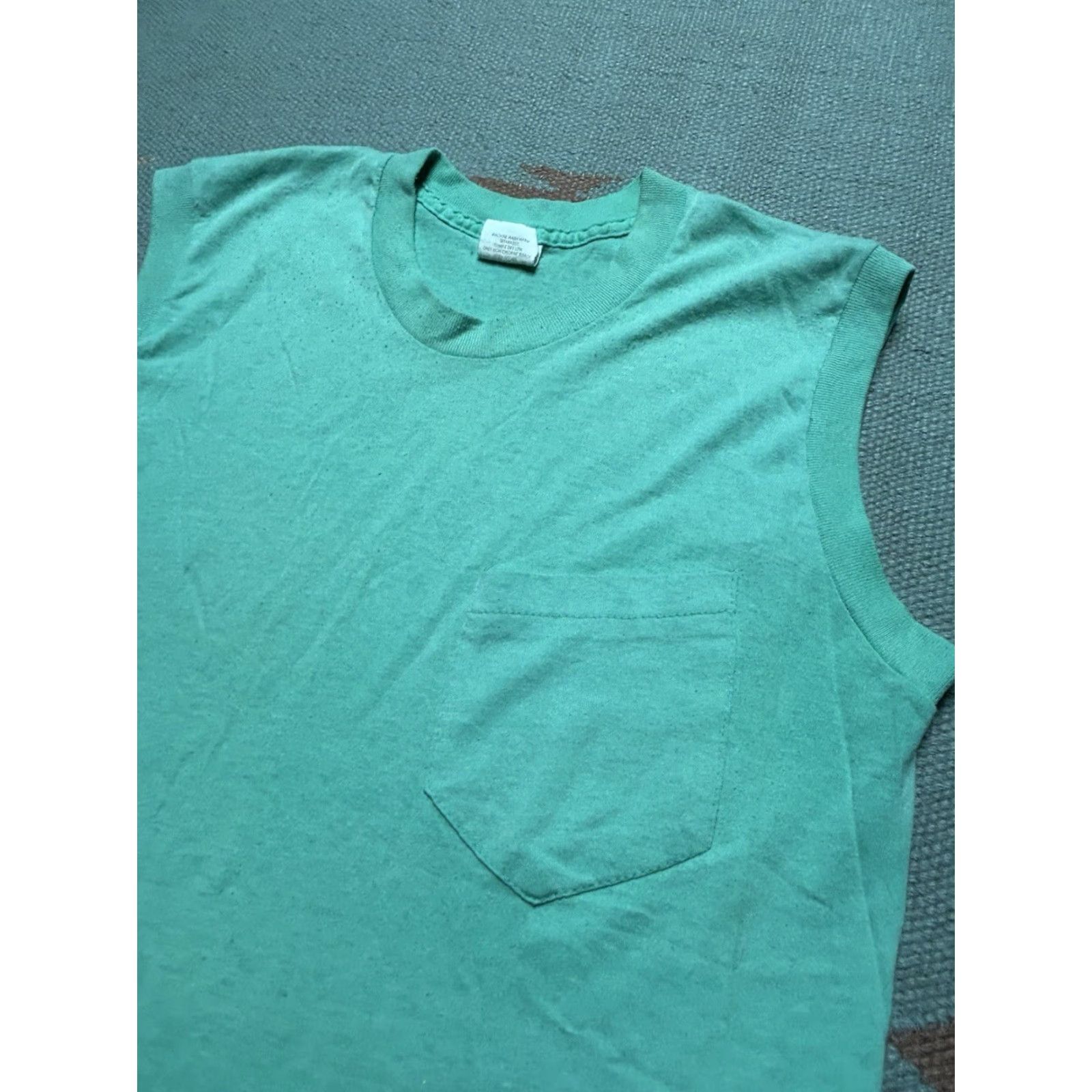 Vintage VINTAGE 80s sleeveless pocket t shirt blank mint green muscle paint soft medium M & M T-Shirt Men Adult Medium Green Sleeveless Pockets 80s Theme Size US M / EU 48-50 / 2 - 4 Thumbnail