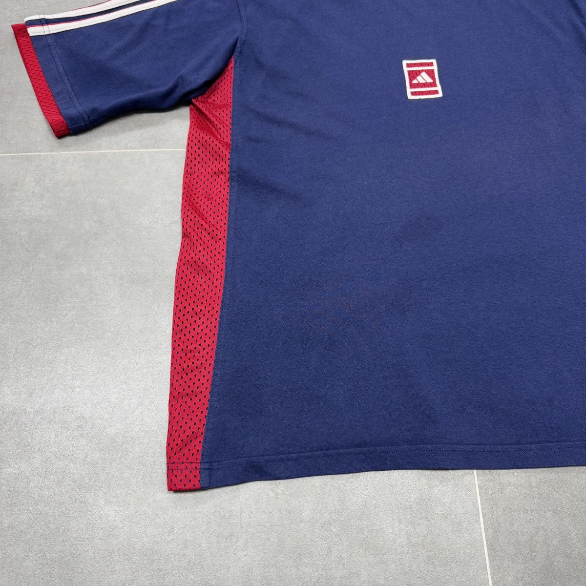 Adidas × Vintage Vintage Adidas Embroidered Box Logo T-Shirt Size L Size US L / EU 52-54 / 3 - 5 Thumbnail