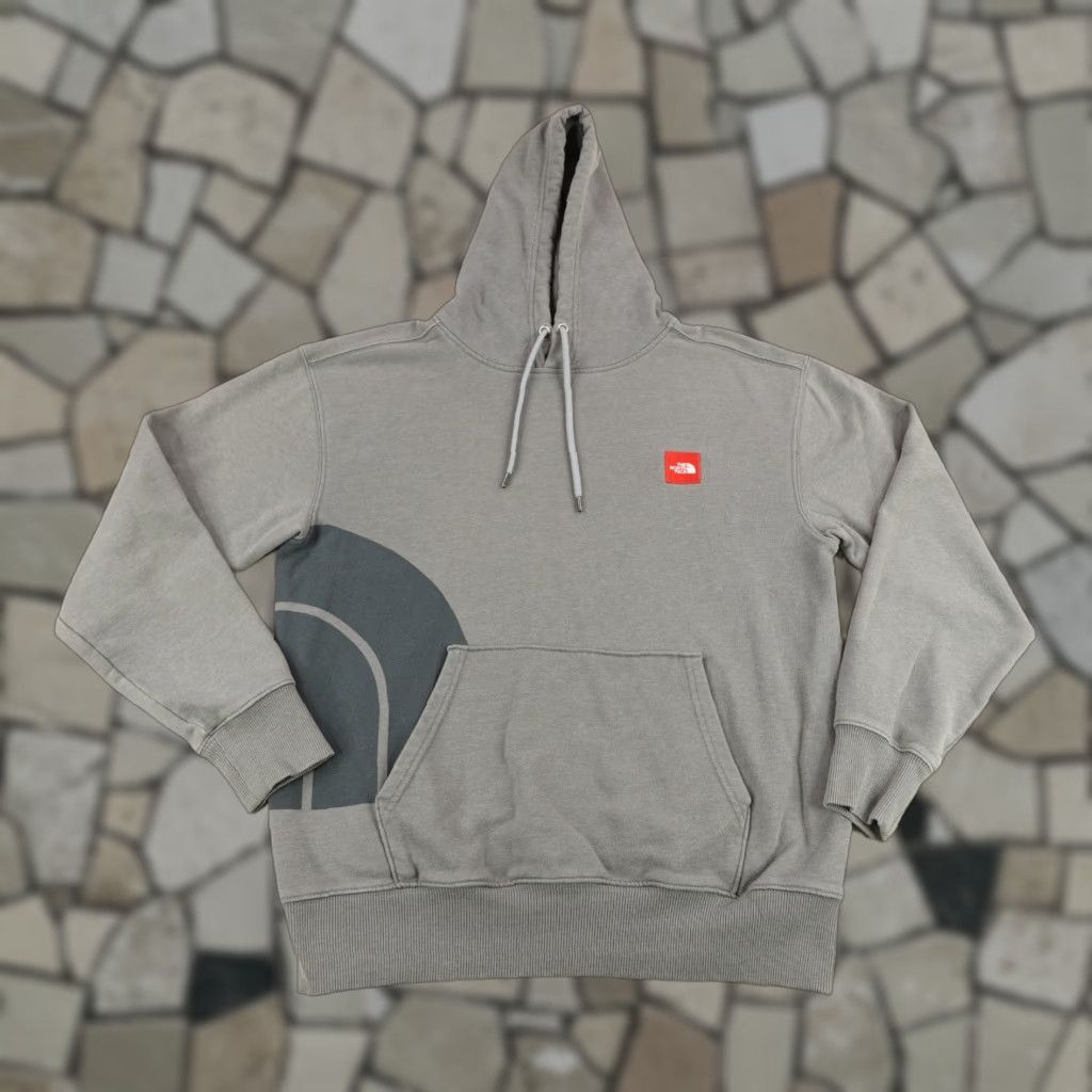 The North Face The North Face Hoodie Mens Small Gray Pullover Sweatshirt Hoodie Sweater Sweatshirt Outdoor Hiking Pockets Logo Graphic Print Cotton Polyester Fleece Size US S / EU 44-46 / 1 - 1 Thumbnail