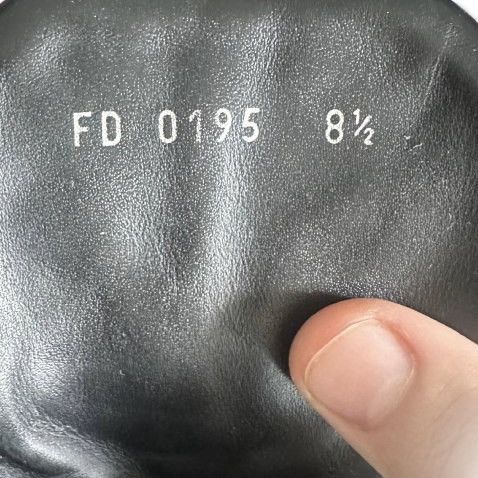 Louis Vuitton LOUIS VUITTON BLACK LEATHER SNEAKERS Size US 9.5 / EU 42-43 - 7 Thumbnail
