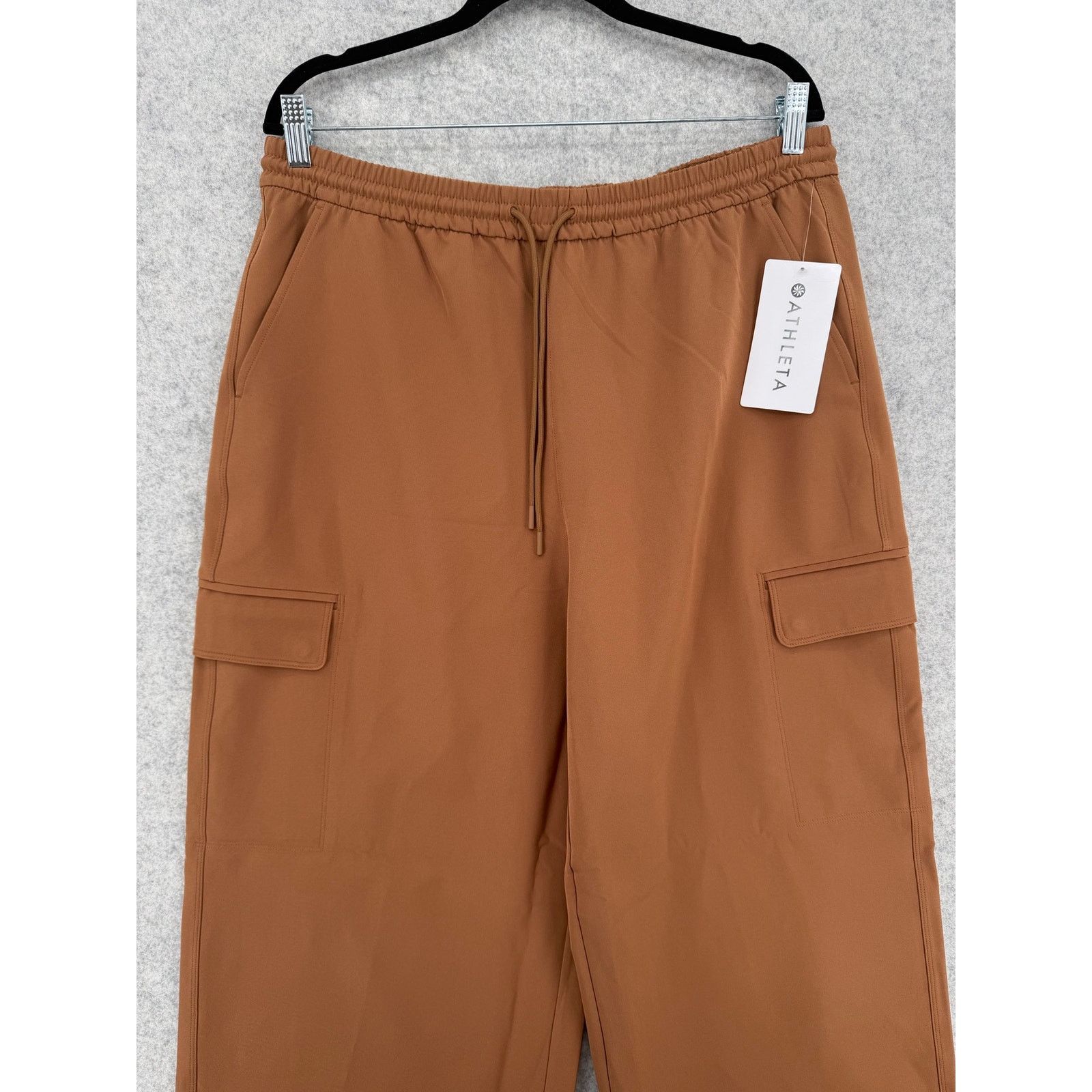 Athleta NWT Athleta Walnut Promenade High Rise Cargo Pant Size Large Size 34" / US 12 / IT 48 - 2 Thumbnail