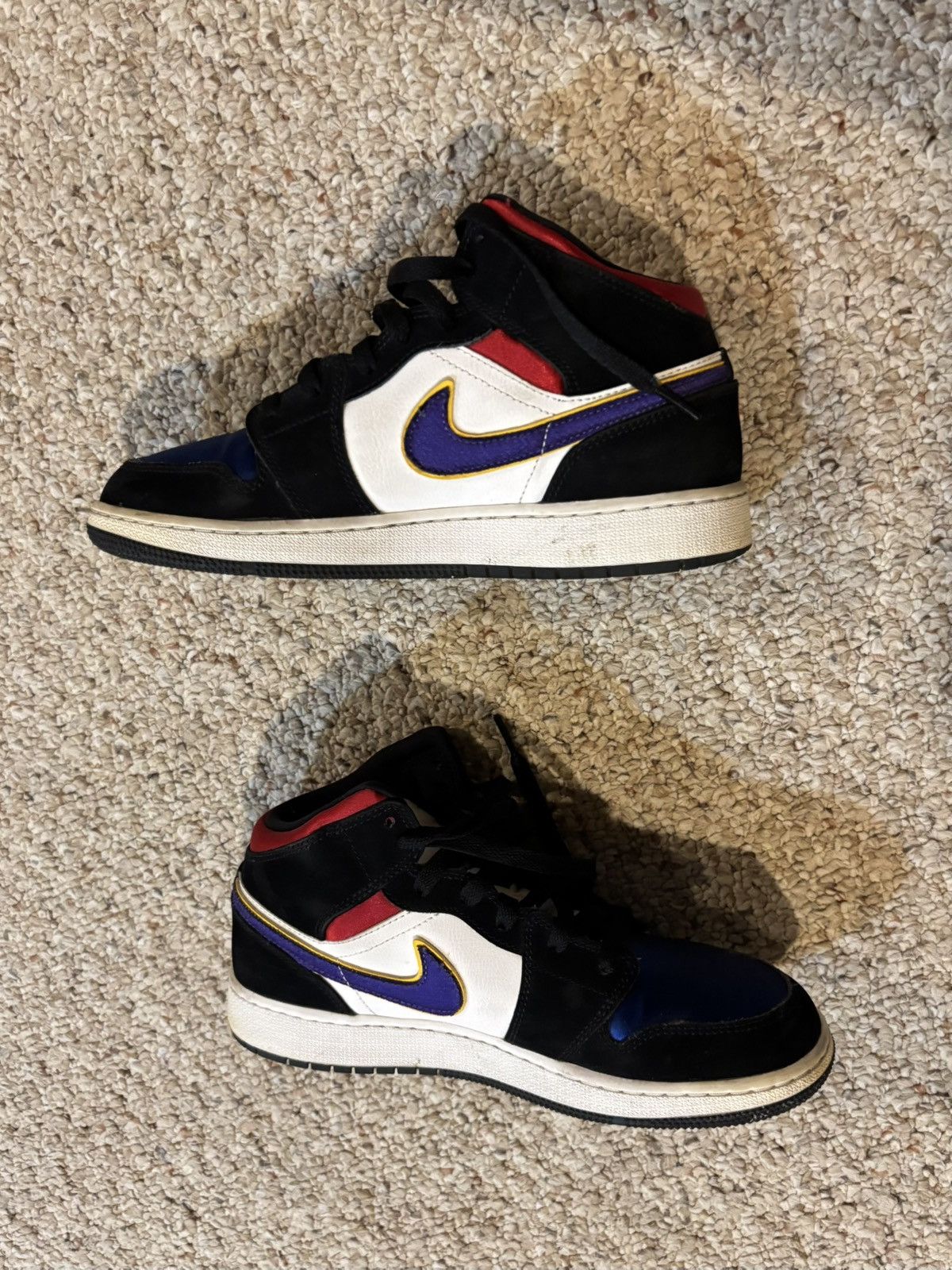 Nike Jordan 1 Mid Size US 6.5 / EU 39-40 - 2 Thumbnail