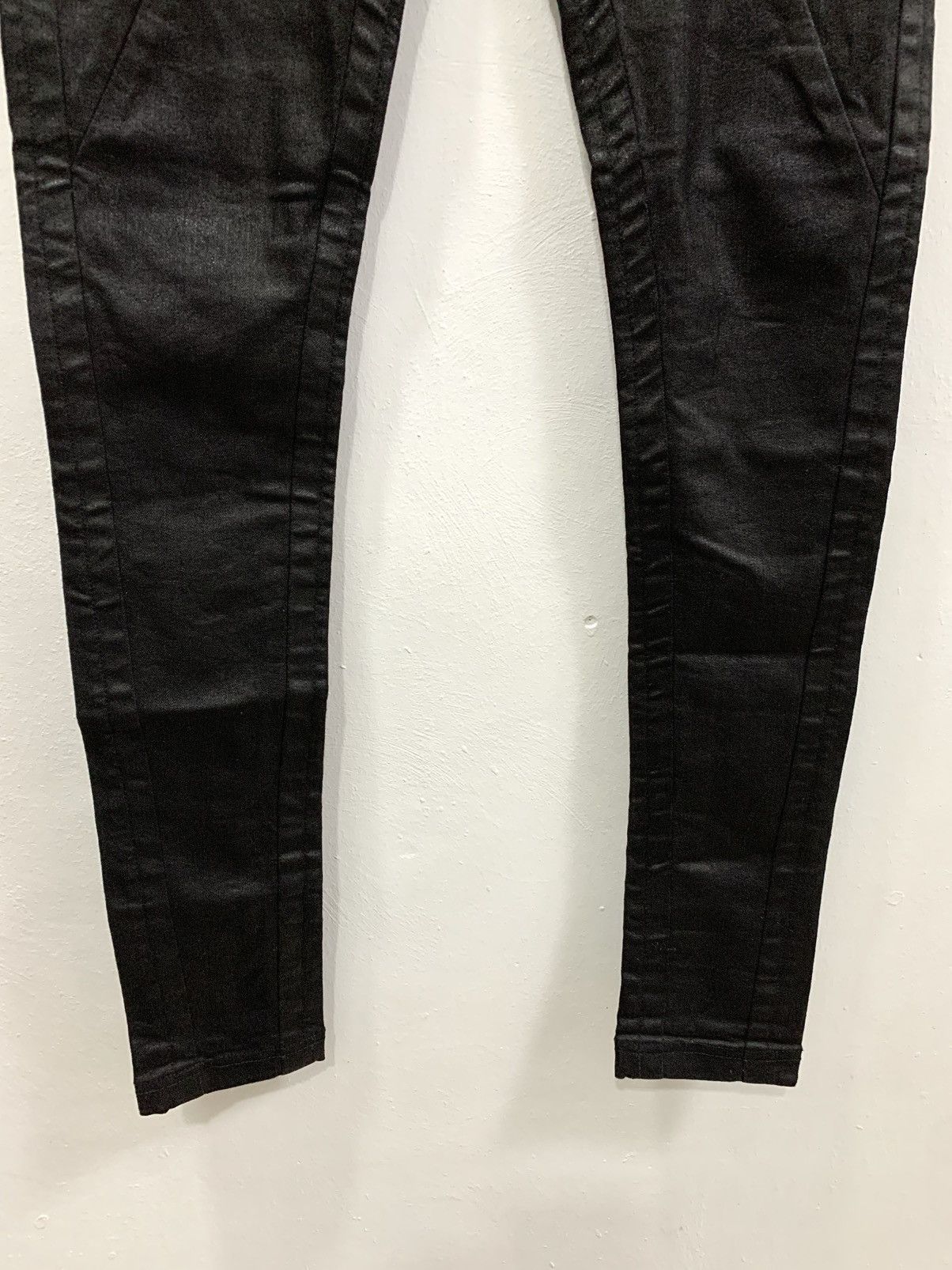 Julius JULIUS FALL WINTER 15-16 “SPHERE” COATED SKINNY LONG PANTS Size US 32 / EU 48 - 5 Thumbnail