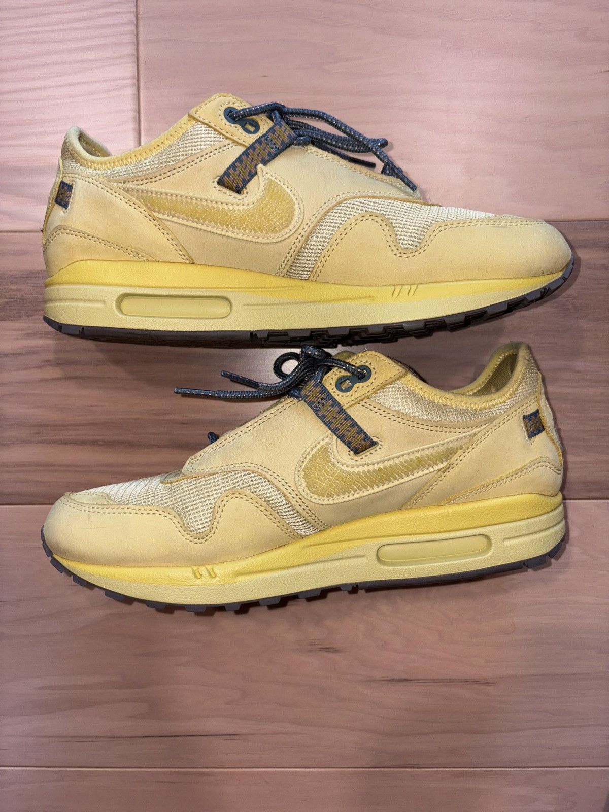 Nike × Travis Scott Nike Travis Scott Gold Saturn Size 10 Size US 10 / EU 43 - 1 Thumbnail