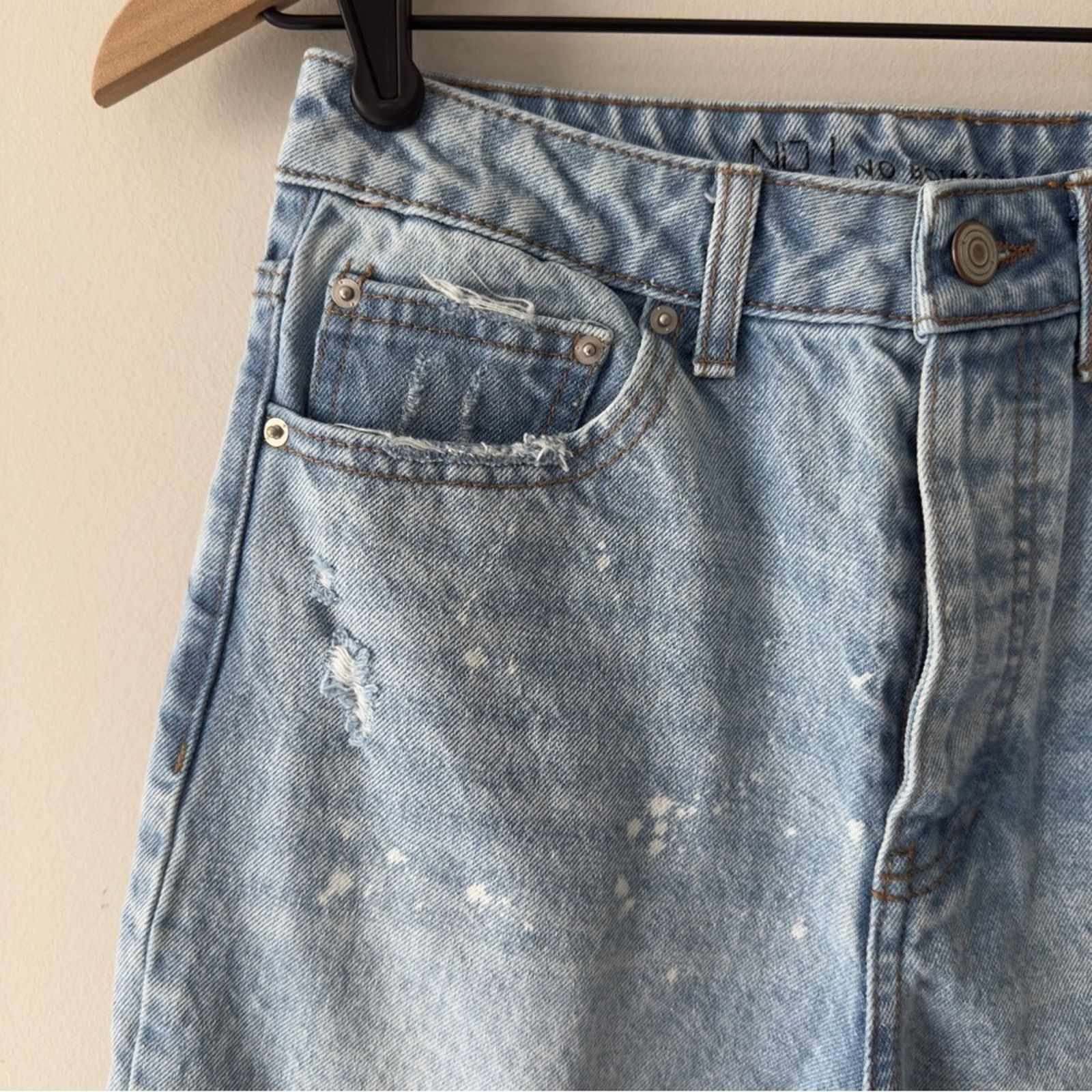Other No Boundaries Distressed Paint Splatter Light Wash Jeans EUC Size 27" / US 4 / IT 40 - 4 Thumbnail