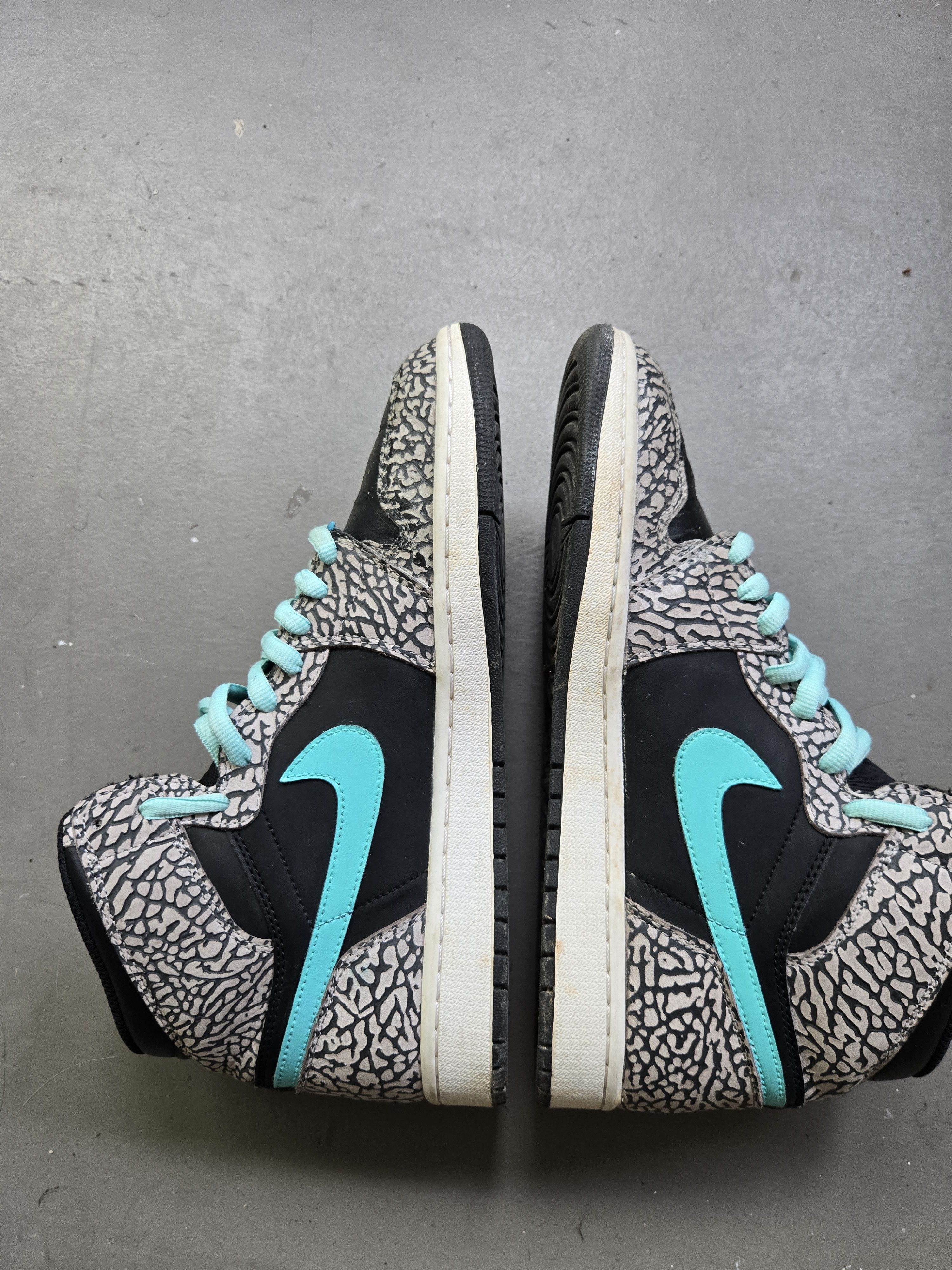 Jordan Brand × Nike Nike Air Jordan 1 High Cement Size US 10.5 / EU 43-44 - 3 Thumbnail