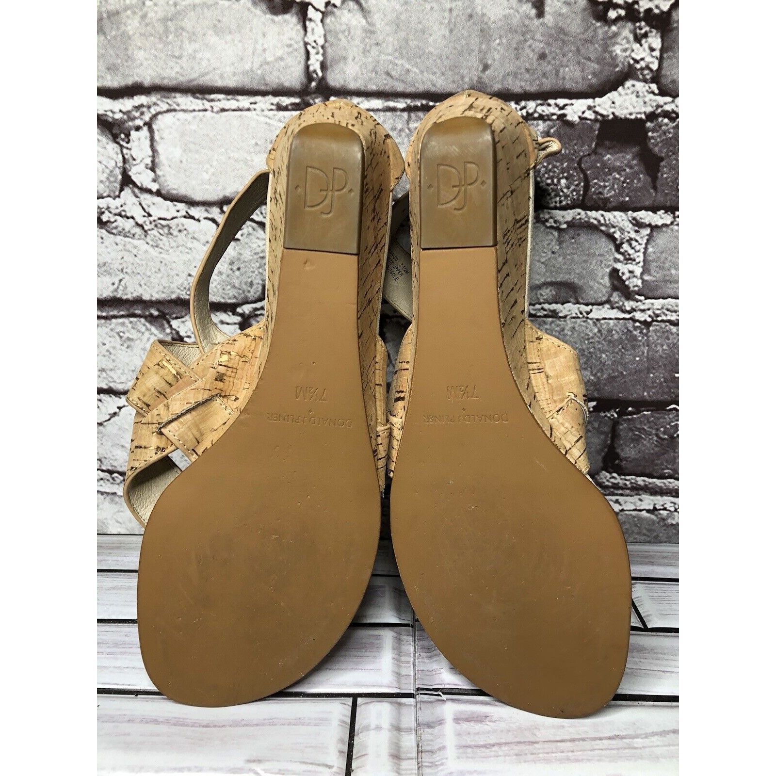 Donald Pliner Donald Pliner Deann Tan Cork Wedge Back Zipper Sandals Women Size US 7.5 / IT 37.5 - 16 Thumbnail