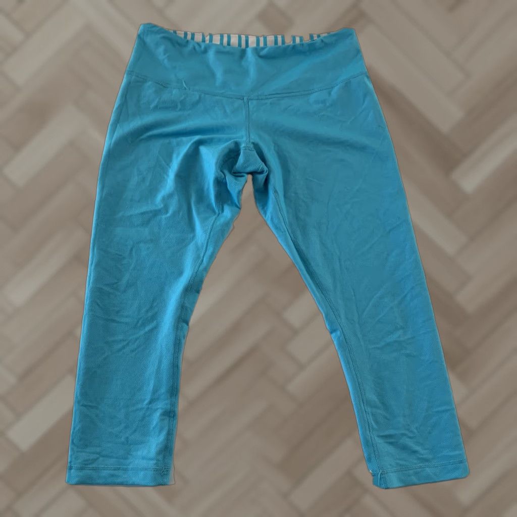Lululemon Lululemon Cropped Leggings Women's 6/8 Blue Yoga Activewear Shirt? Size 28" / US 6 / IT 42 - 1 Thumbnail