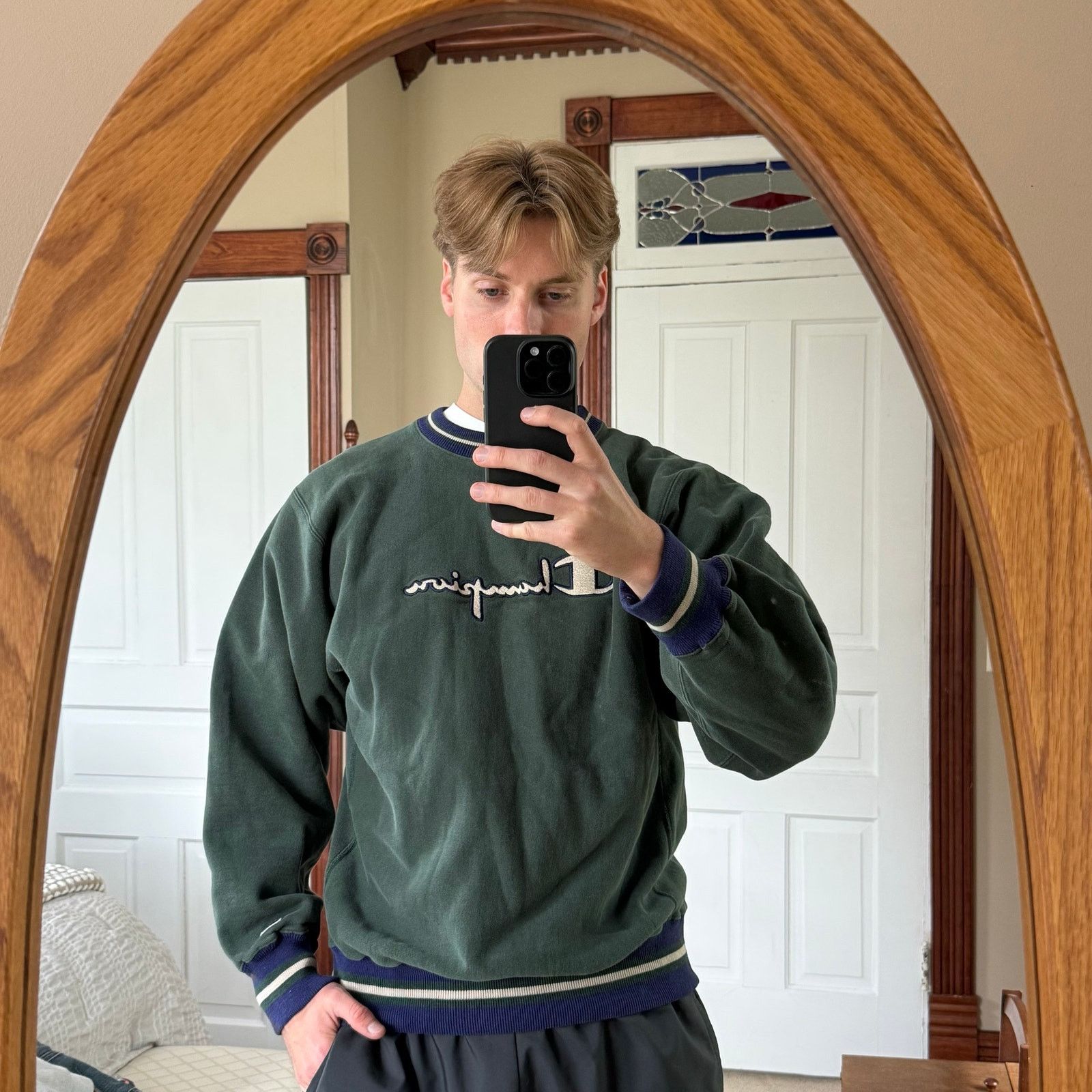 Champion vtg 90’s Champion Spell Out Reverse Weave Sweatshirt Sz L Size US L / EU 52-54 / 3 - 8 Thumbnail