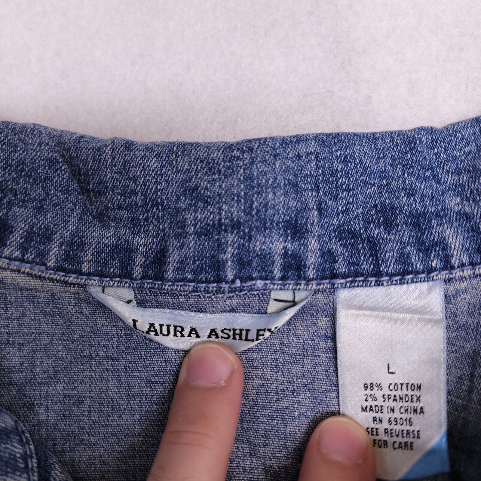 Laura Ashley Laura Ashley Button Up Denim Jean Jacket Womens Size L Blue Size L / US 10 / IT 46 - 3 Thumbnail