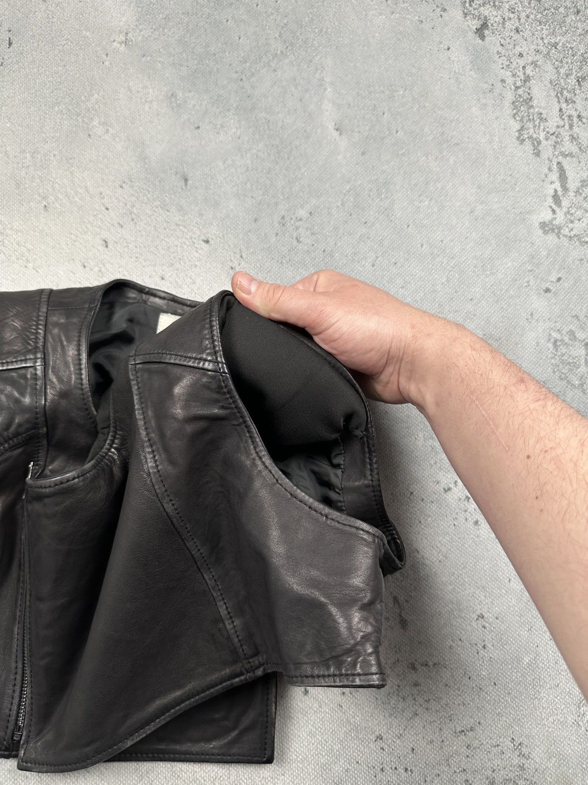 Diesel Vintage Diesel Leather Cropped Vest Black Padded Shoulders Size S / US 4 / IT 40 - 20 Thumbnail