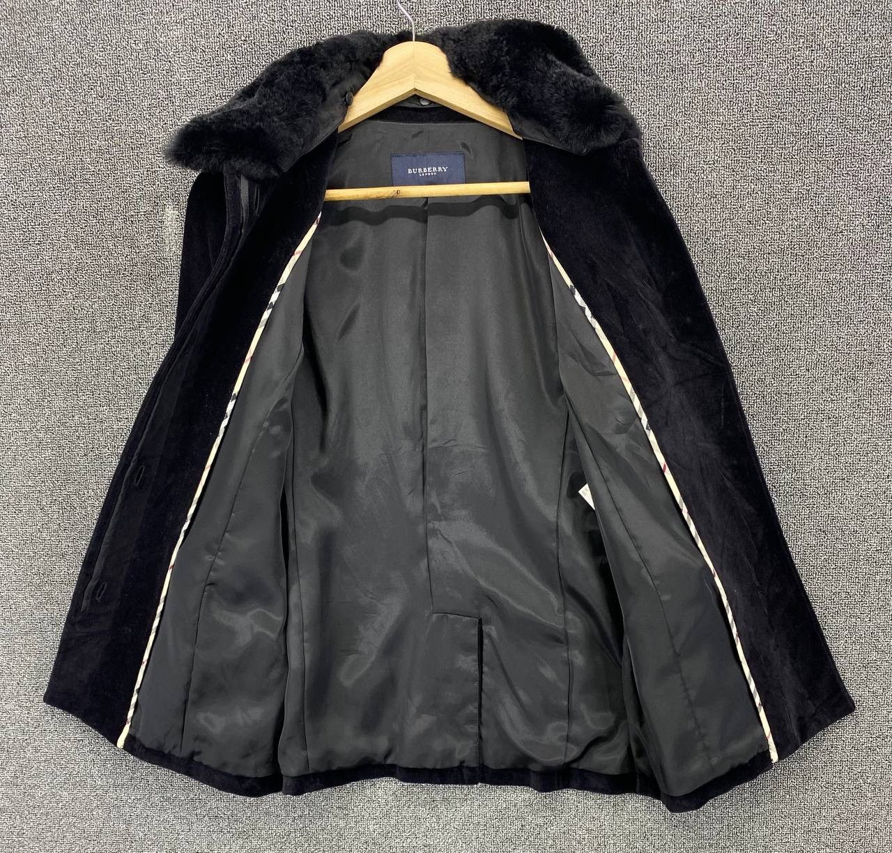 Burberry Vintage Burberry London Faux Fur Hooded Velvet Jacket Size XS / US 0-2 / IT 36-38 - 7 Thumbnail