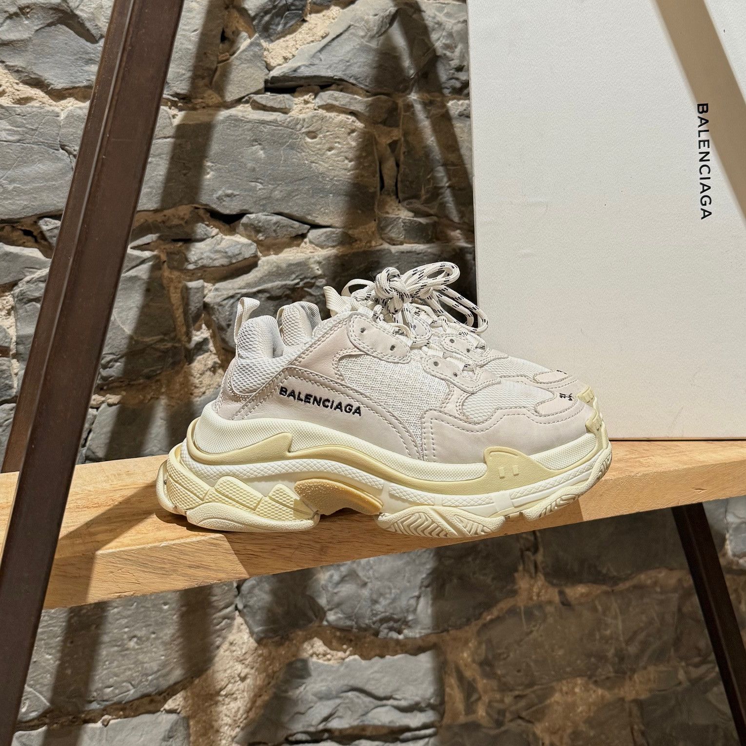 Balenciaga Balenciaga White Triple S Chunky Sneakers Size US 5 / IT 35 - 1 Thumbnail