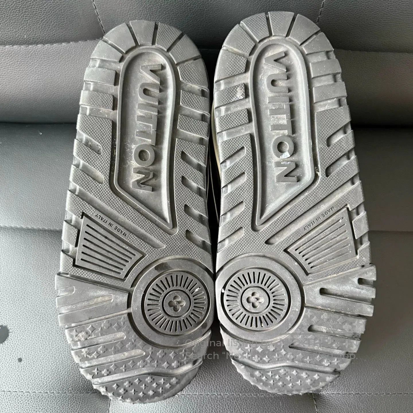 Louis Vuitton Louis Vuitton Trainer Black and White Maxi Low. Size US 9 / EU 42 - 9 Thumbnail