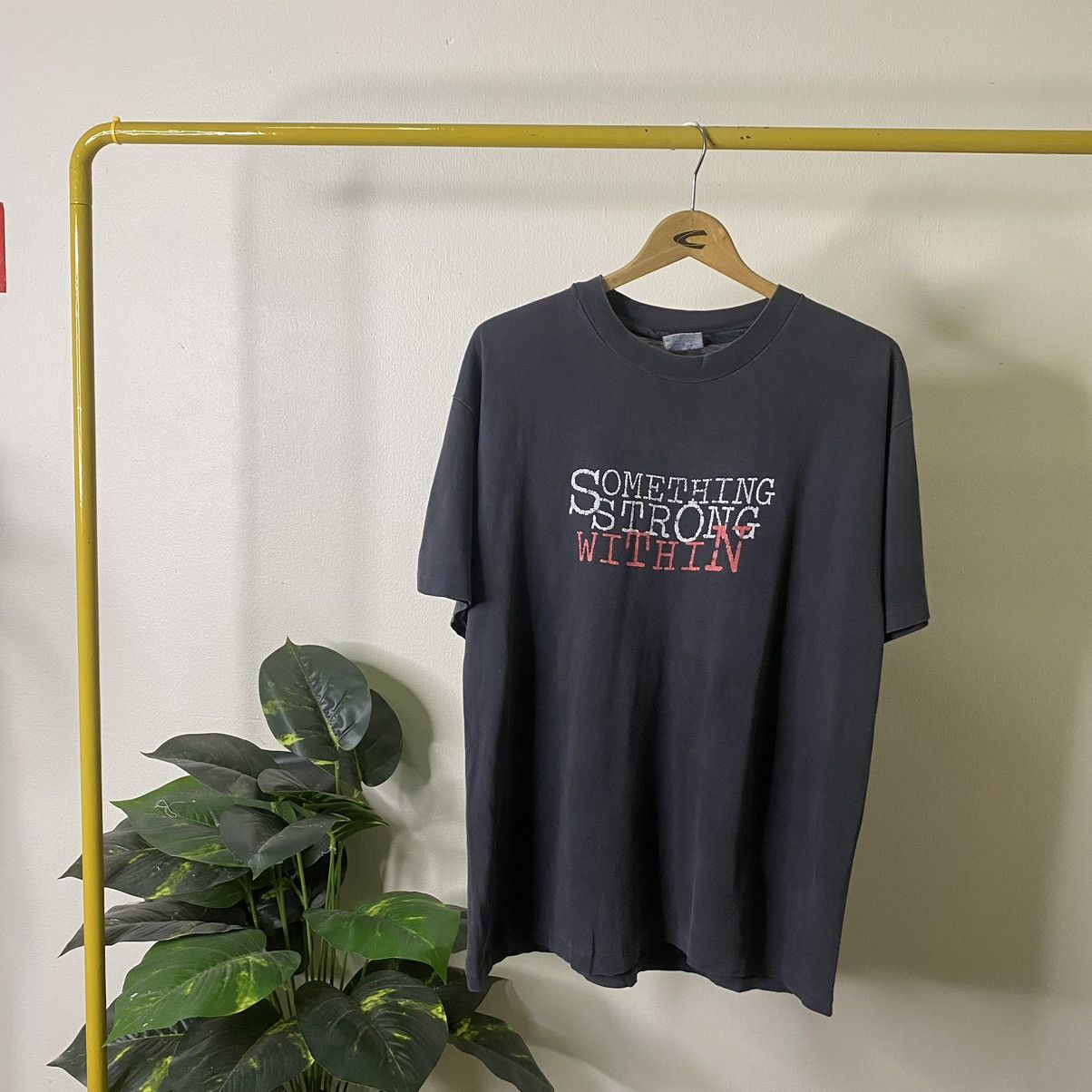 Other Vintage 1995 Something Strong Within WW2 Movie Promo Tee Size US L / EU 52-54 / 3 - 1 Thumbnail
