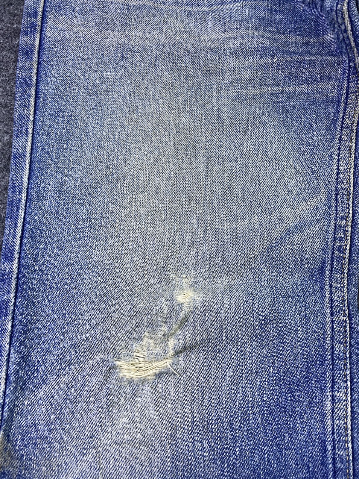 Jean × Levi's × Vintage Vintage Levis 519 Distressed Blue Wash Jeans - J964 Size US 31 - 14 Thumbnail