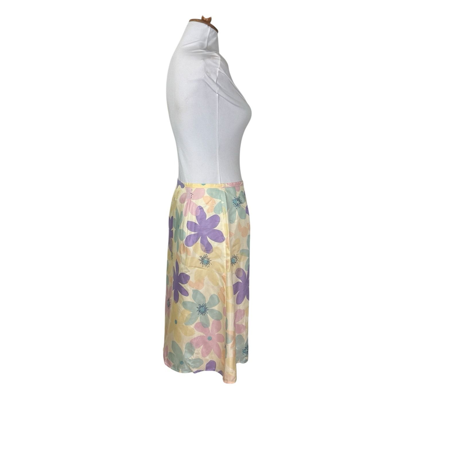 Neiman Marcus Vintage Y2K Neiman Marcus Pastel Floral Silk A Line Skirt 4 Size 27" / US 4 / IT 40 - 3 Thumbnail