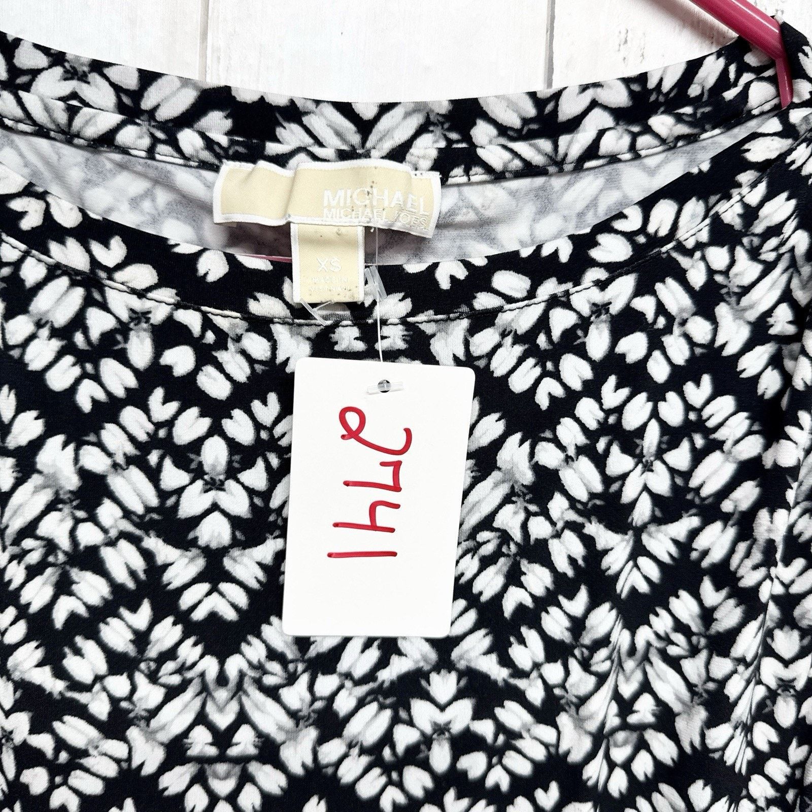 Michael Kors Michael Kors Top XS Geo Floral Boat Neck Sleeveless Blouse Size XS / US 0-2 / IT 36-38 - 2 Thumbnail