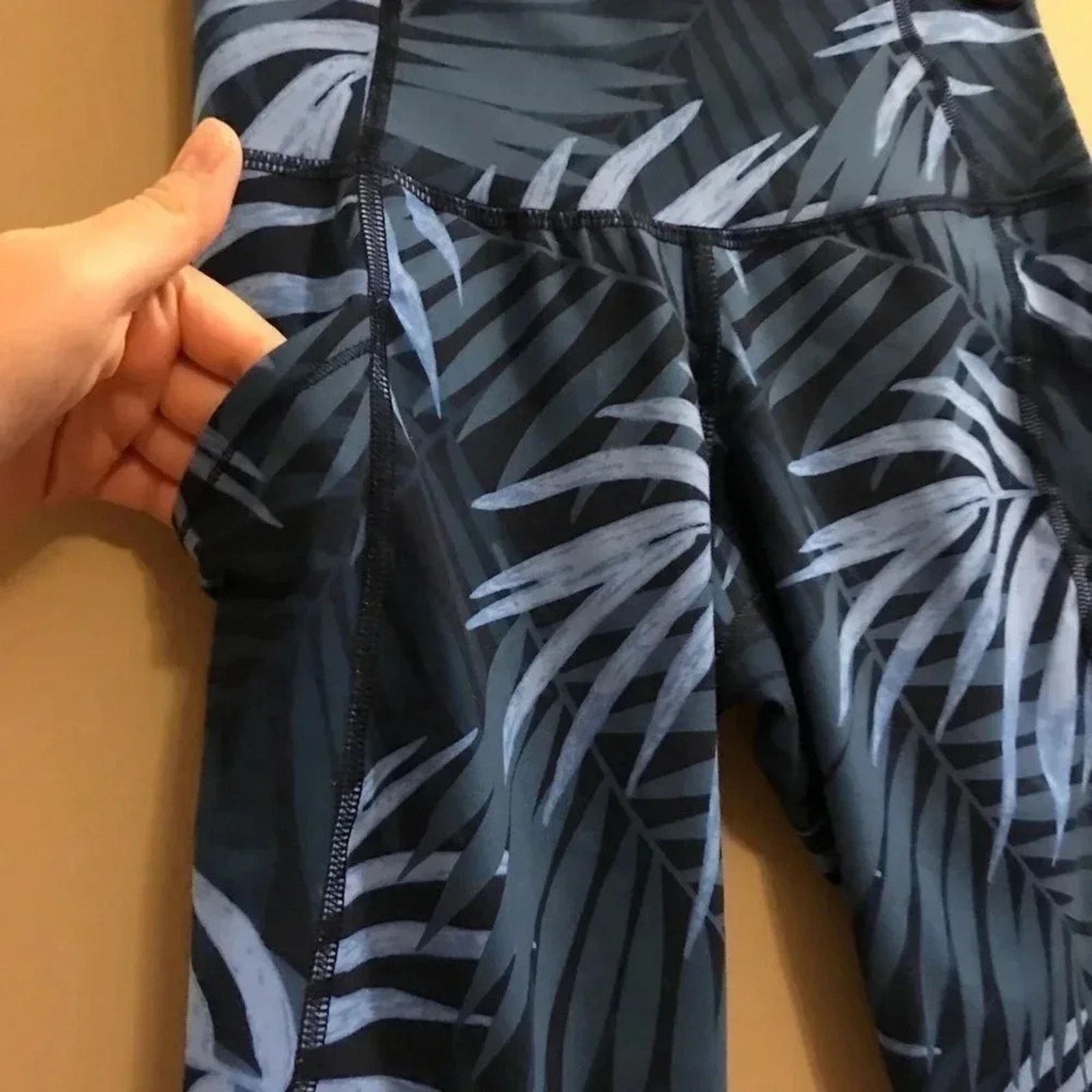 Old Navy Old Navy Active Go Dry Palm Leaf Cropped Mesh Leggings Sz S Size 26" / US 2 / IT 38 - 4 Thumbnail