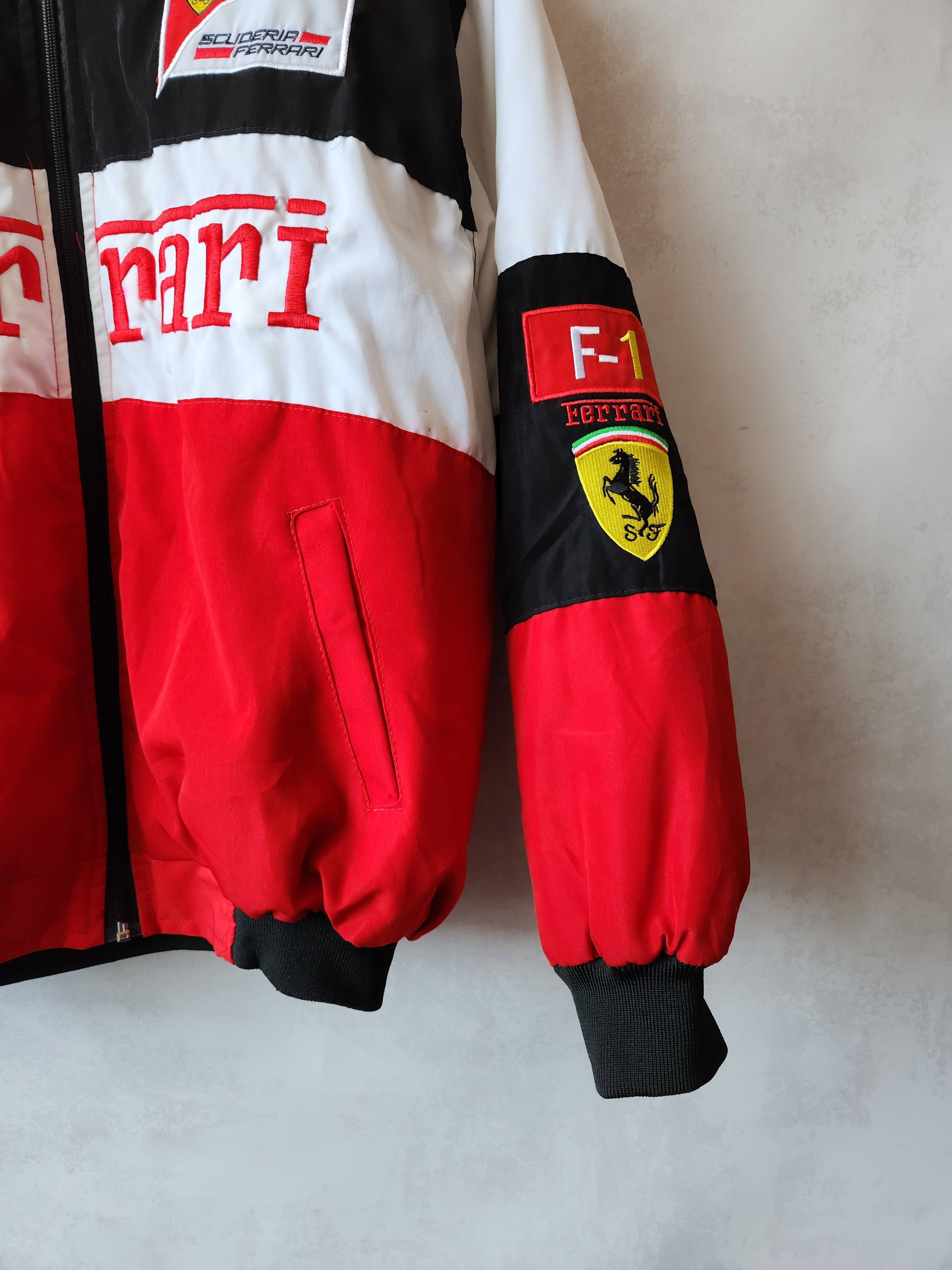 Ferrari RARE ! VINTAGE FERRARI BIG LOGO JACKET RACING F-1 Size US M / EU 48-50 / 2 - 4 Thumbnail