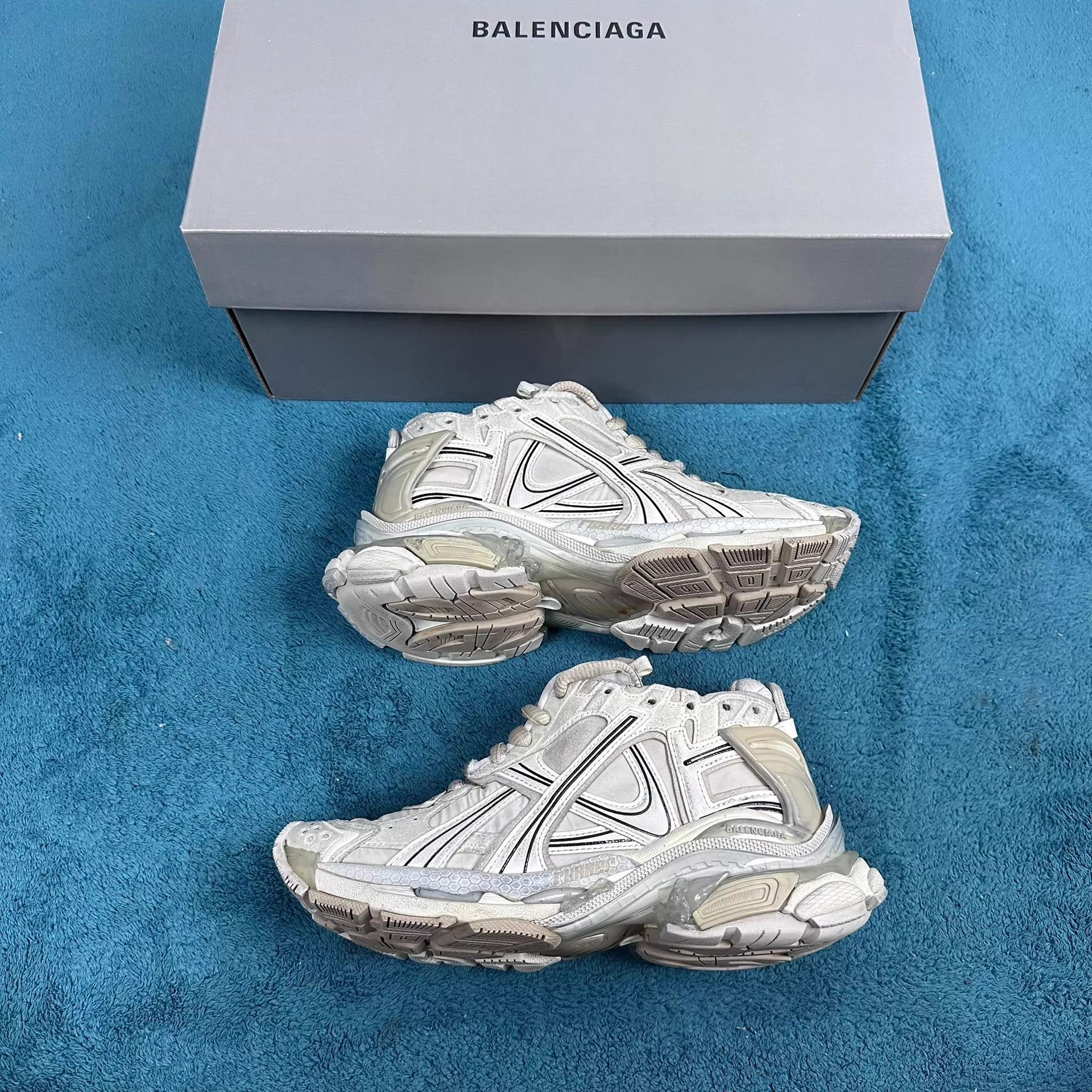 Balenciaga Balenciaga Runner Fabric Dad Shoe Beige 36 Size US 5.5 / IT 35.5 - 2 Thumbnail