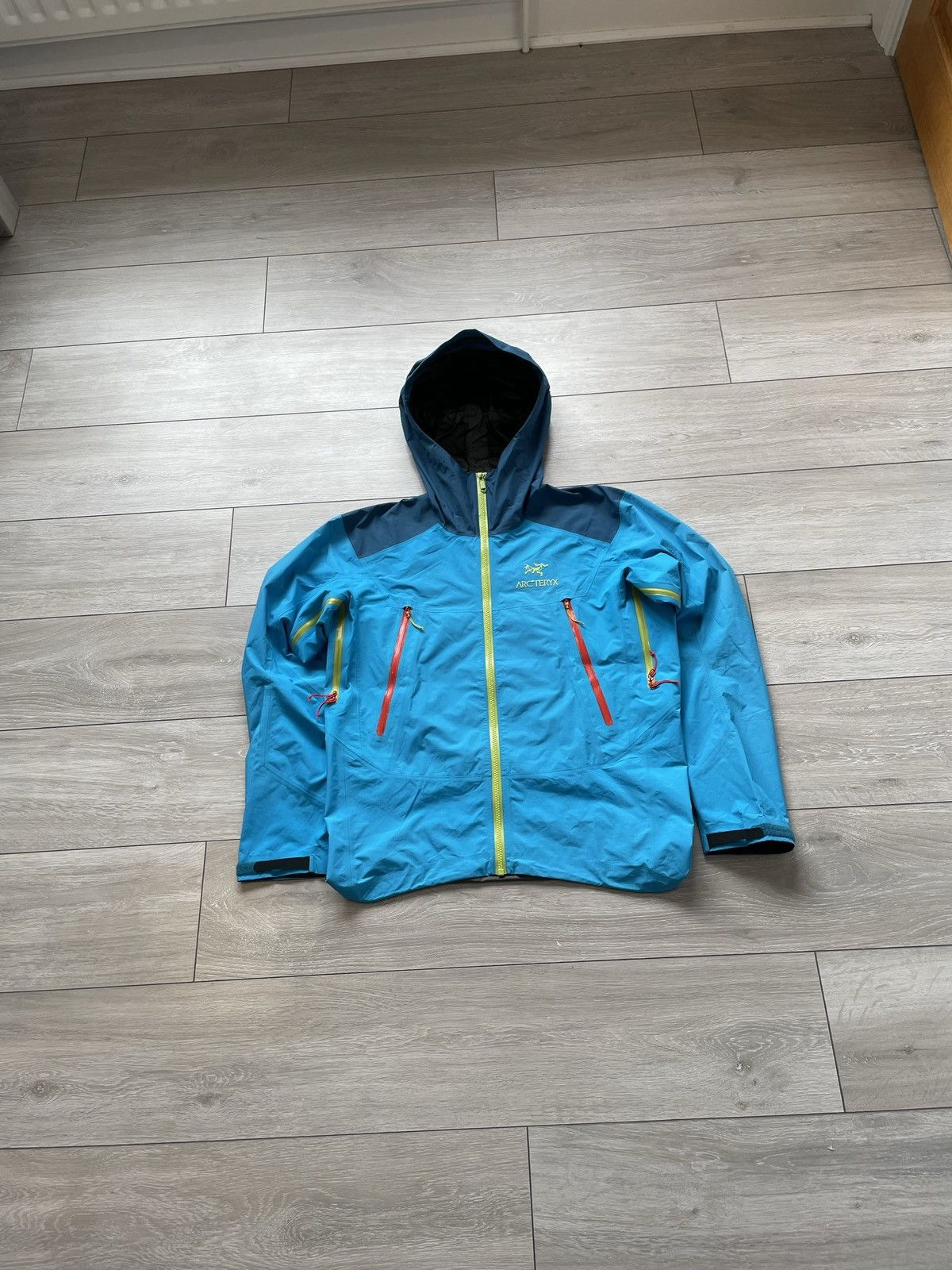 Image of Arcteryx Blue Arc’Teryx Beta Goretex Jacket, Men's (Size Small)