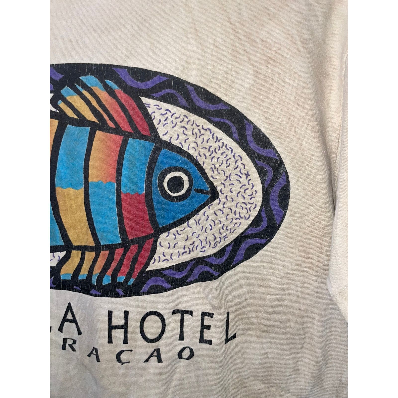 Vintage Vintage Guava Beach Shirt Curacao Plaza Hotel Fish Tee 90s Size US M / EU 48-50 / 2 - 4 Thumbnail