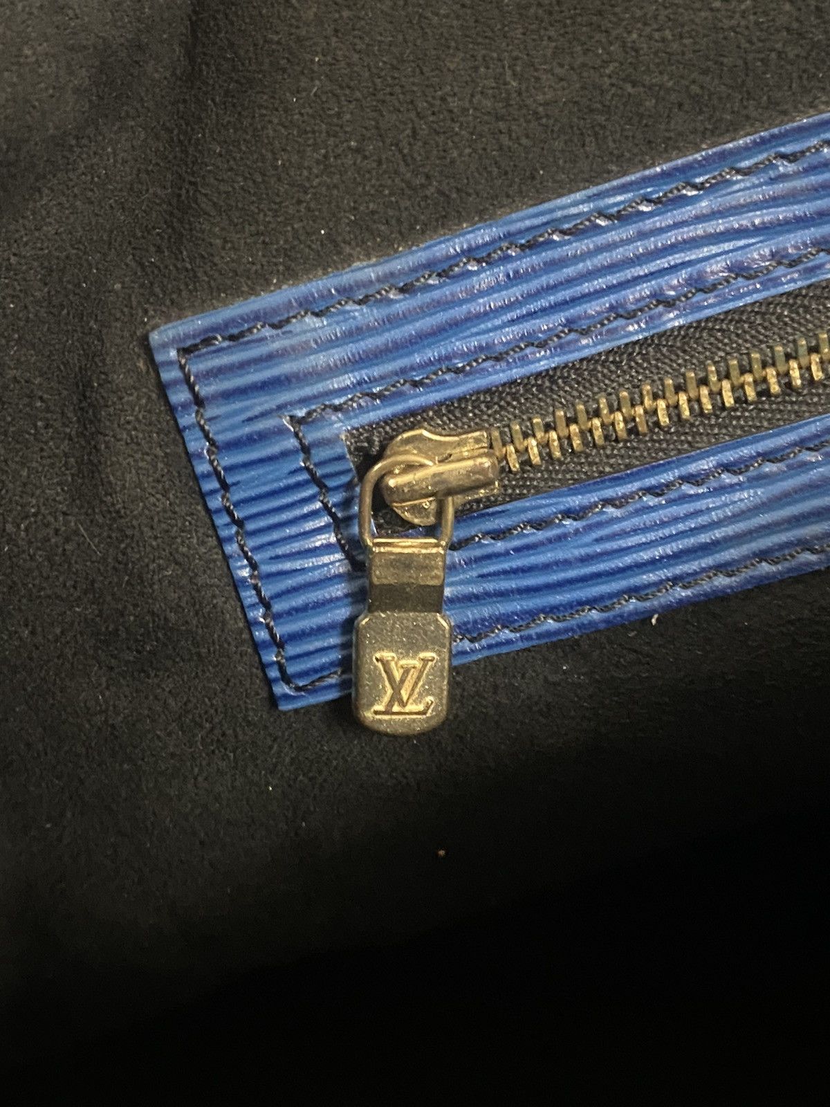 Louis Vuitton Louis Vuitton Blue Epi Bucket Size ONE SIZE - 16 Thumbnail