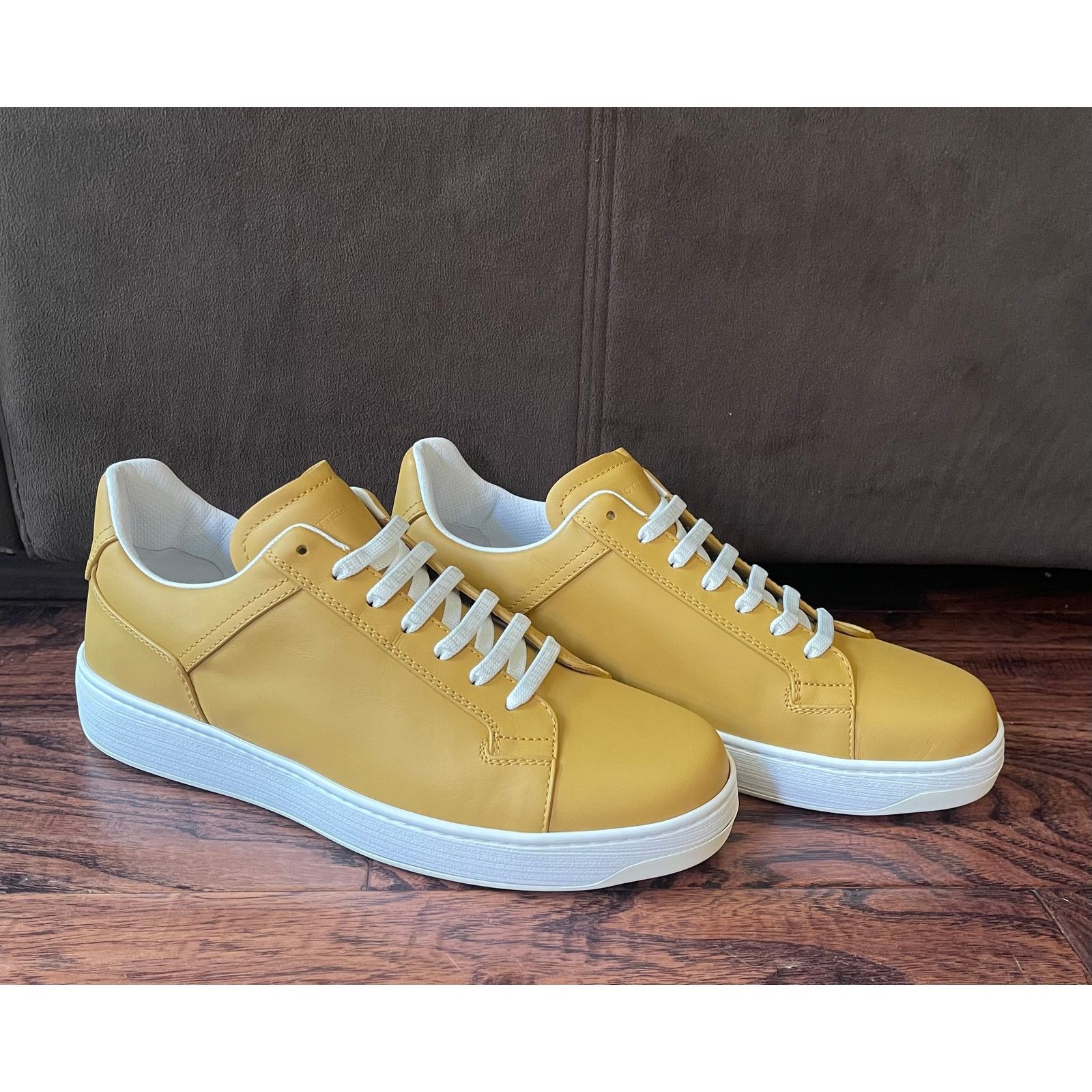 Bottega Veneta $1195 NIB Bottega Brown Veneta Weave Cassette  display picture 3