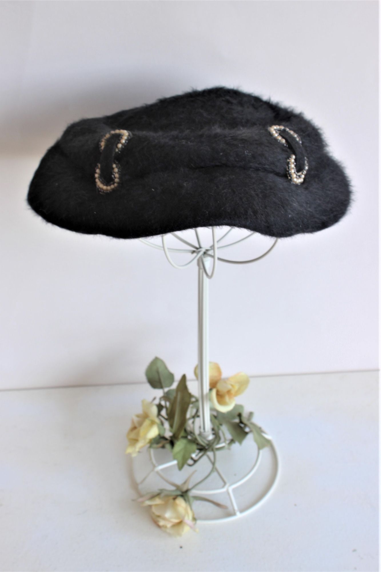 Vintage Vintage 1940s Hat, Black Plate Hat with Faux Pearls, Milline Size ONE SIZE - 1 Thumbnail