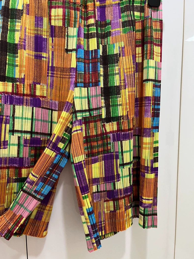 Issey Miyake Issey Miyake size:3 Rainbow shorts Size 31" - 2 Thumbnail