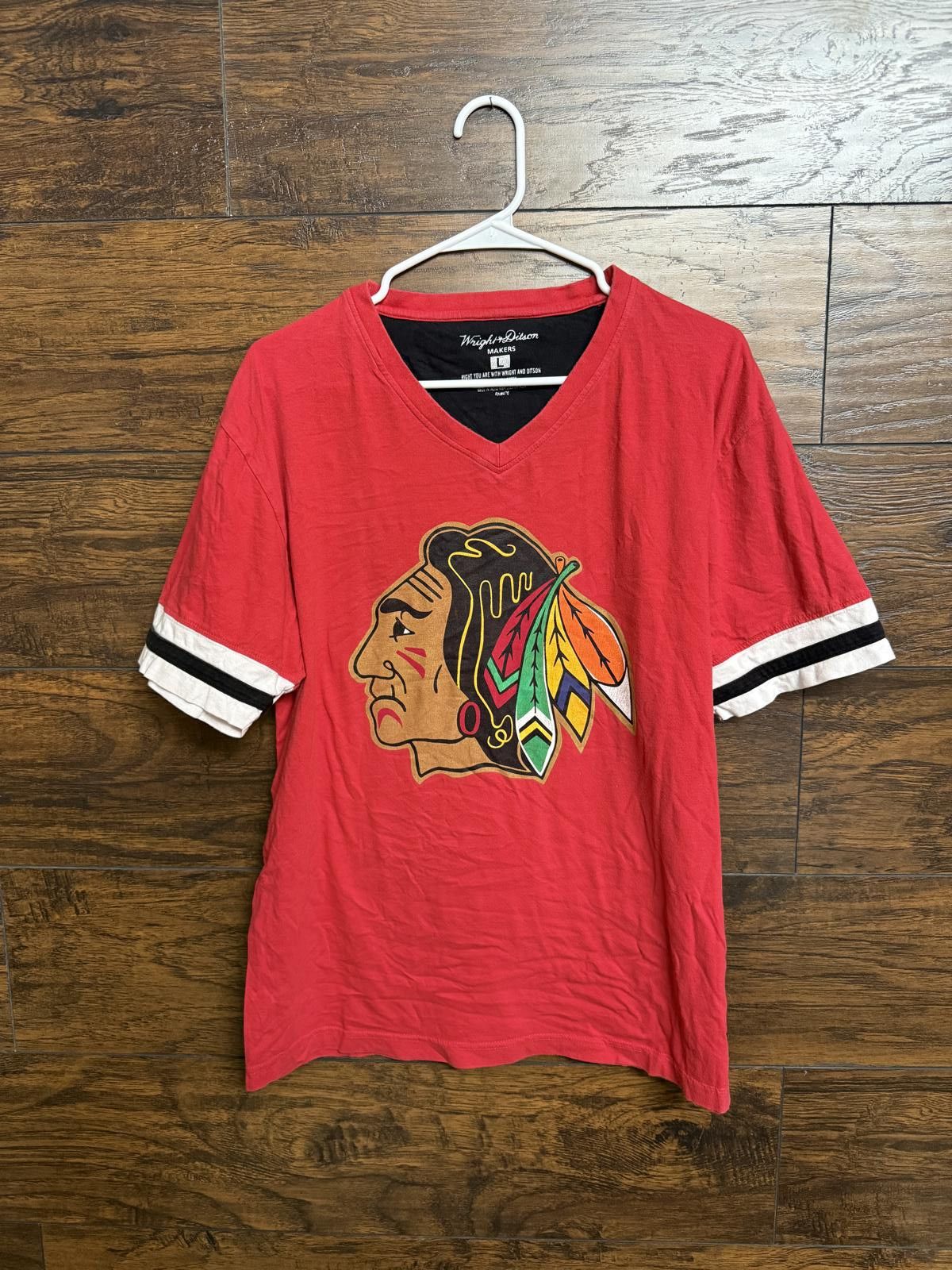 Designer NHL Chicago Blackhawks T-shirt Jersey Hockey V-Neck L Size US L / EU 52-54 / 3 - 1 Thumbnail