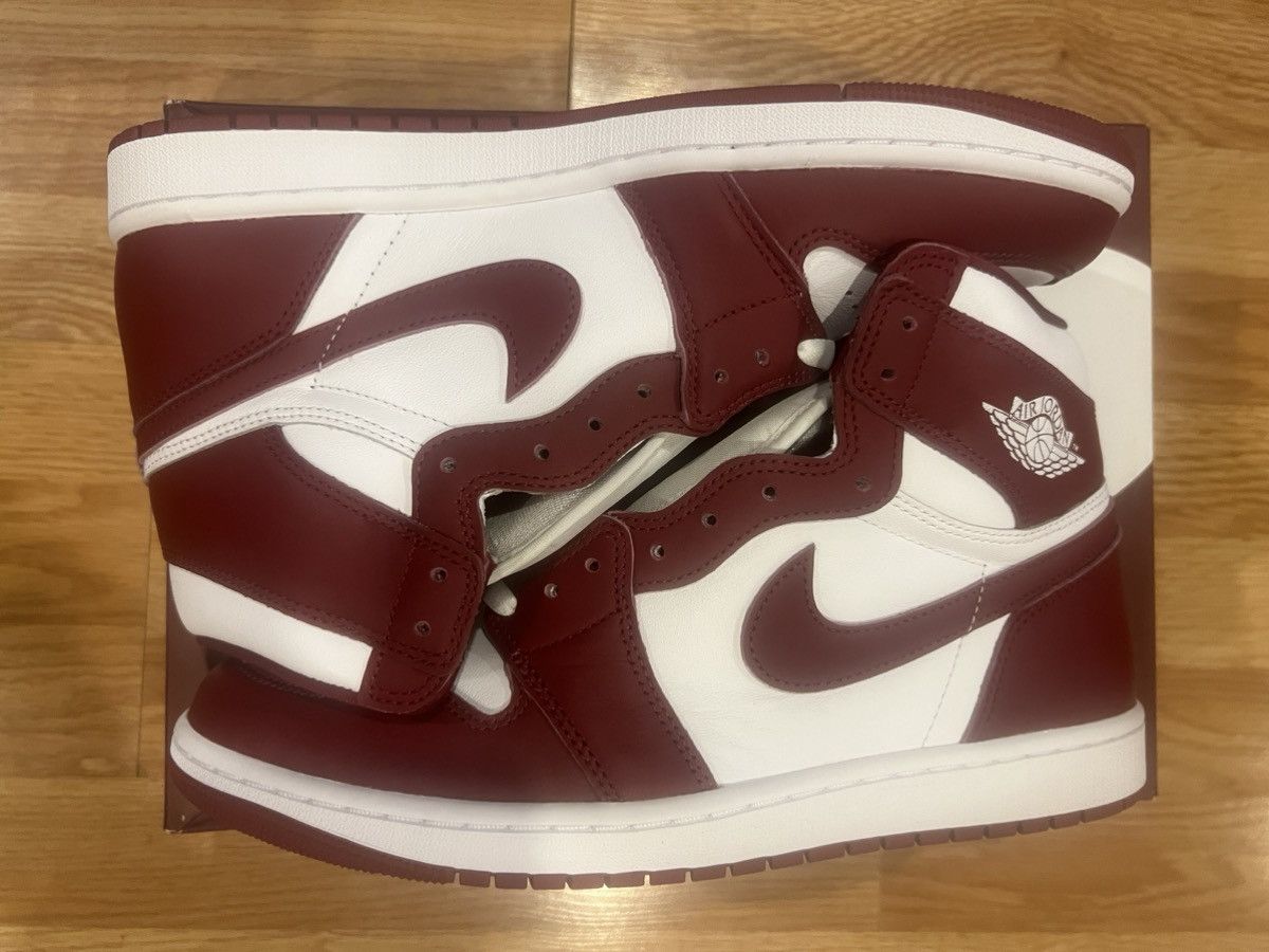 Nike Air Jordan 1 Hi OG Team Red Size US 11 / EU 44 - 9 Thumbnail