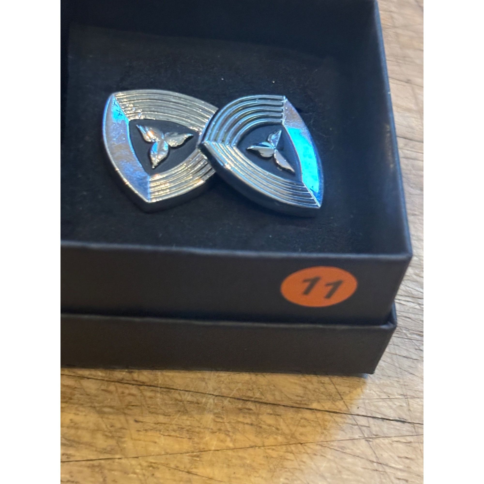 Other Silver Wave Pattern shield Cufflinks With Triangular Design Size 34R - 2 Thumbnail