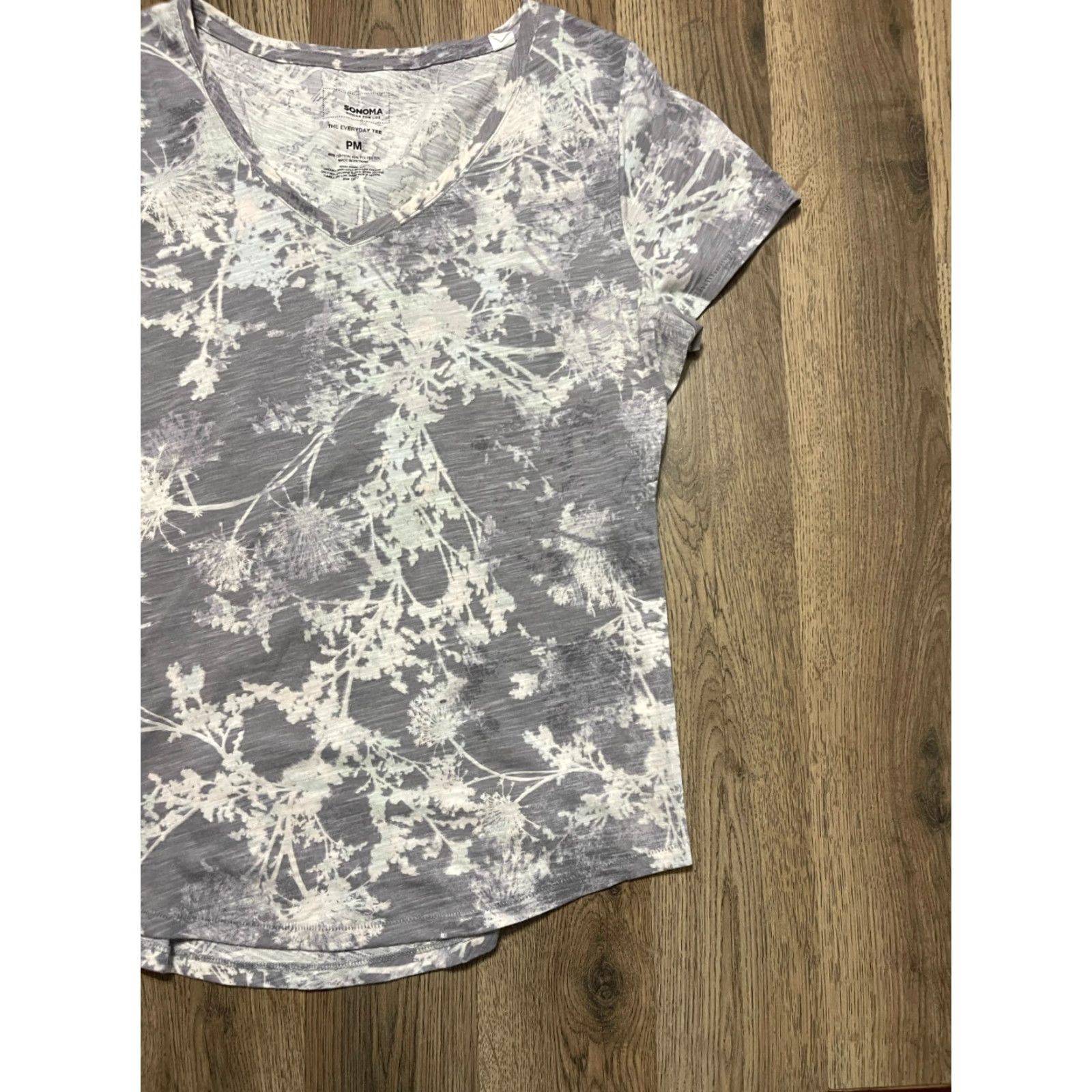 Vintage Sonoma Shirt Women's Petite Medium White Grey Flora V-neck The Everyday Tee Size M / US 6-8 / IT 42-44 - 4 Thumbnail