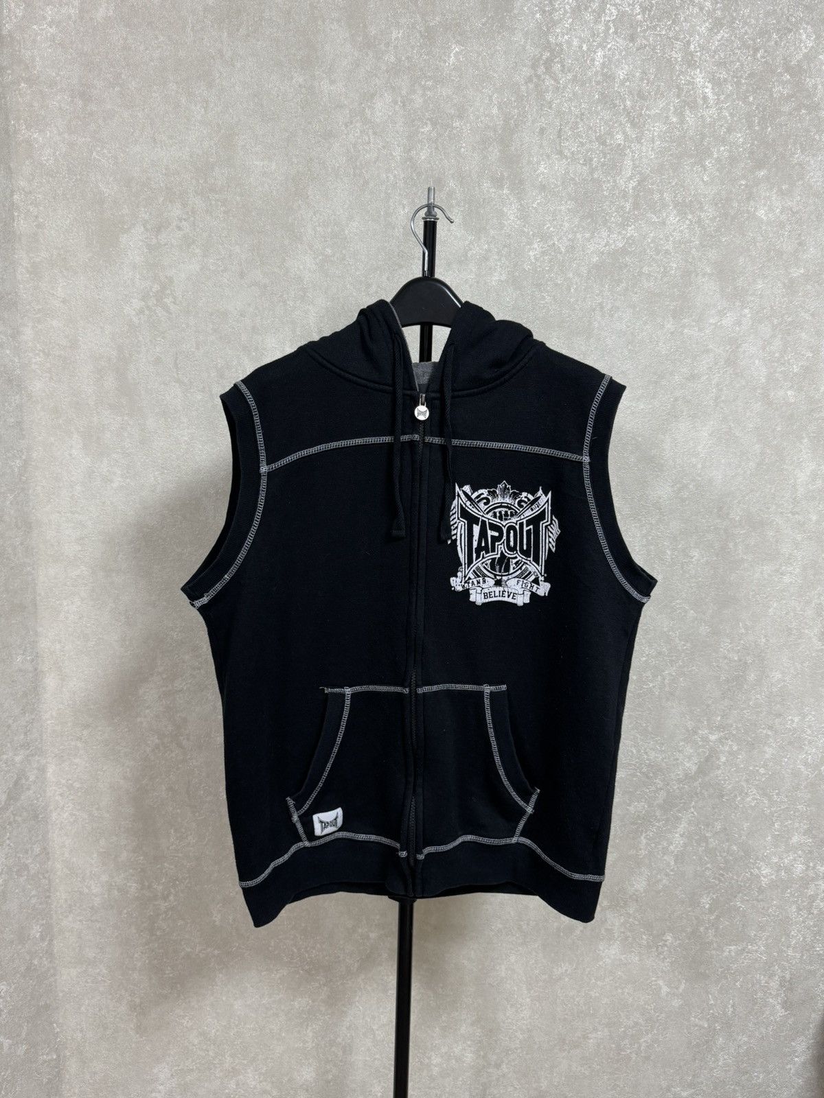 Tapout Vintage TAPOUT Fight Black Zip Vest Hoodie Size L Men’s Size US L / EU 52-54 / 3 - 5 Thumbnail
