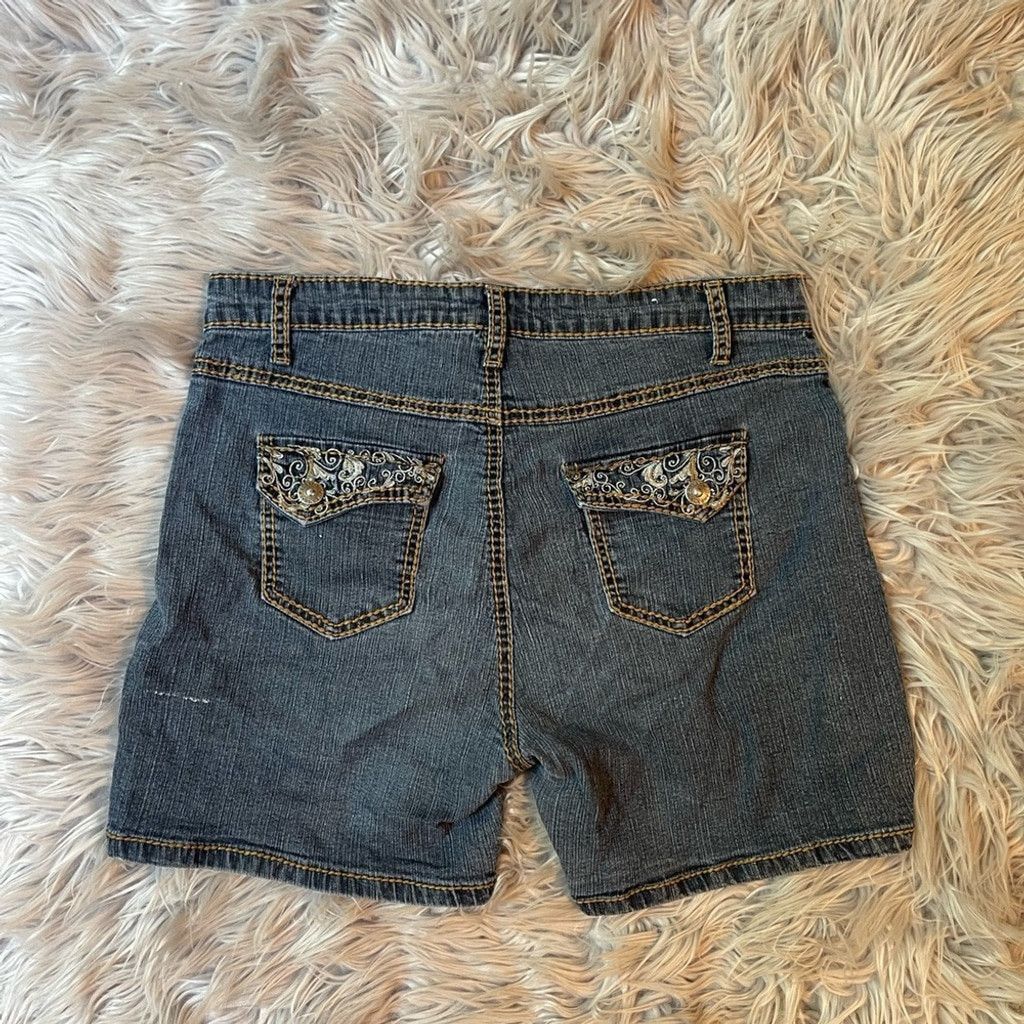 Other Denim vtg Y2K Jean shorts w/ detailing (measurements shown) Size 24" / US 00 / IT 34 - 1 Thumbnail
