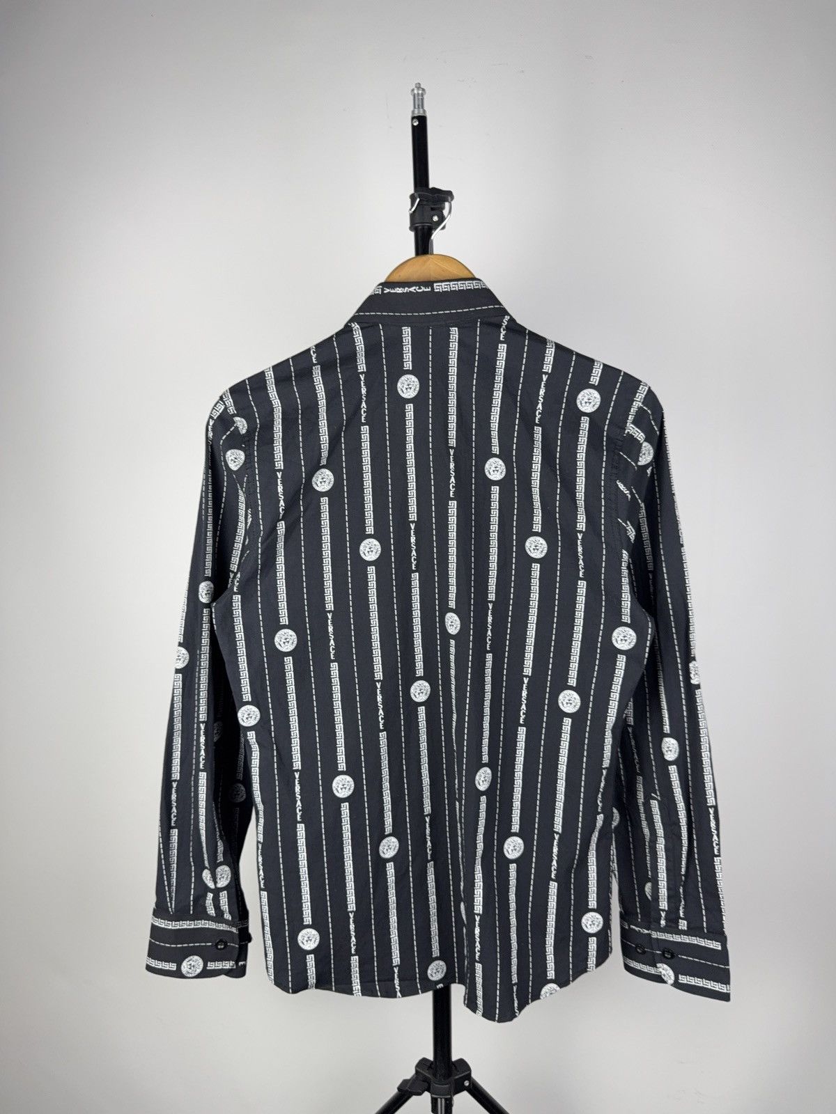 Designer Luxury Designer Baroque Medusa Pattern Shirt Long Sleeve Size US S / EU 44-46 / 1 - 6 Thumbnail