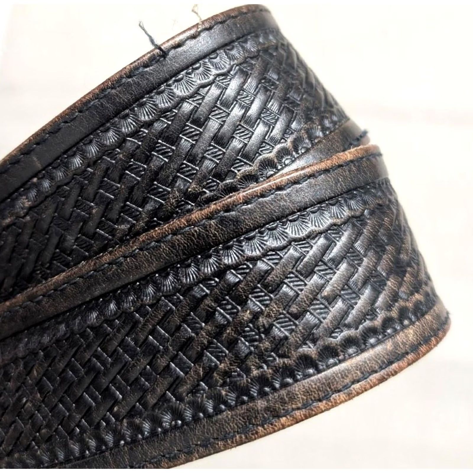 Vintage VINTAGE USA made TOOLED buckle belt 36 leather WESTERN tapered COWHIDE brown Mens Size 36 - 4 Thumbnail