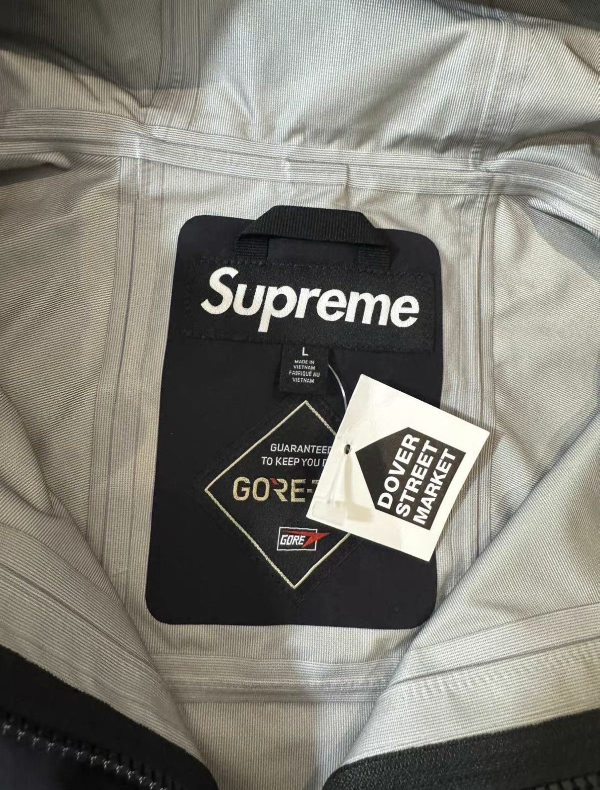 Supreme Supreme FW24 Week8 GORE-TEX Taped Seam Shell Jacket J34 Size US L / EU 52-54 / 3 - 3 Thumbnail